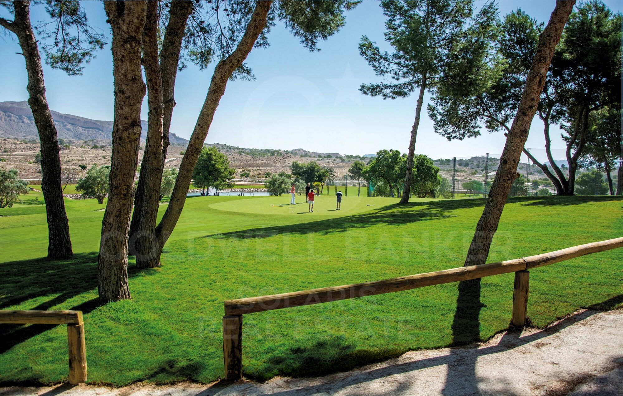 Schöne brandneue Wohnung neben Golfplatz