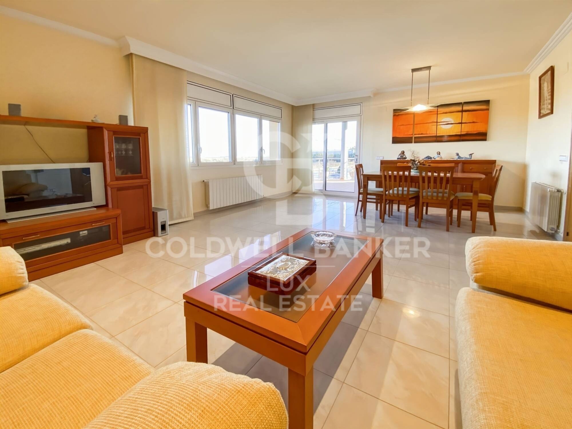 Casa con piscina y garaje en Vilamalla