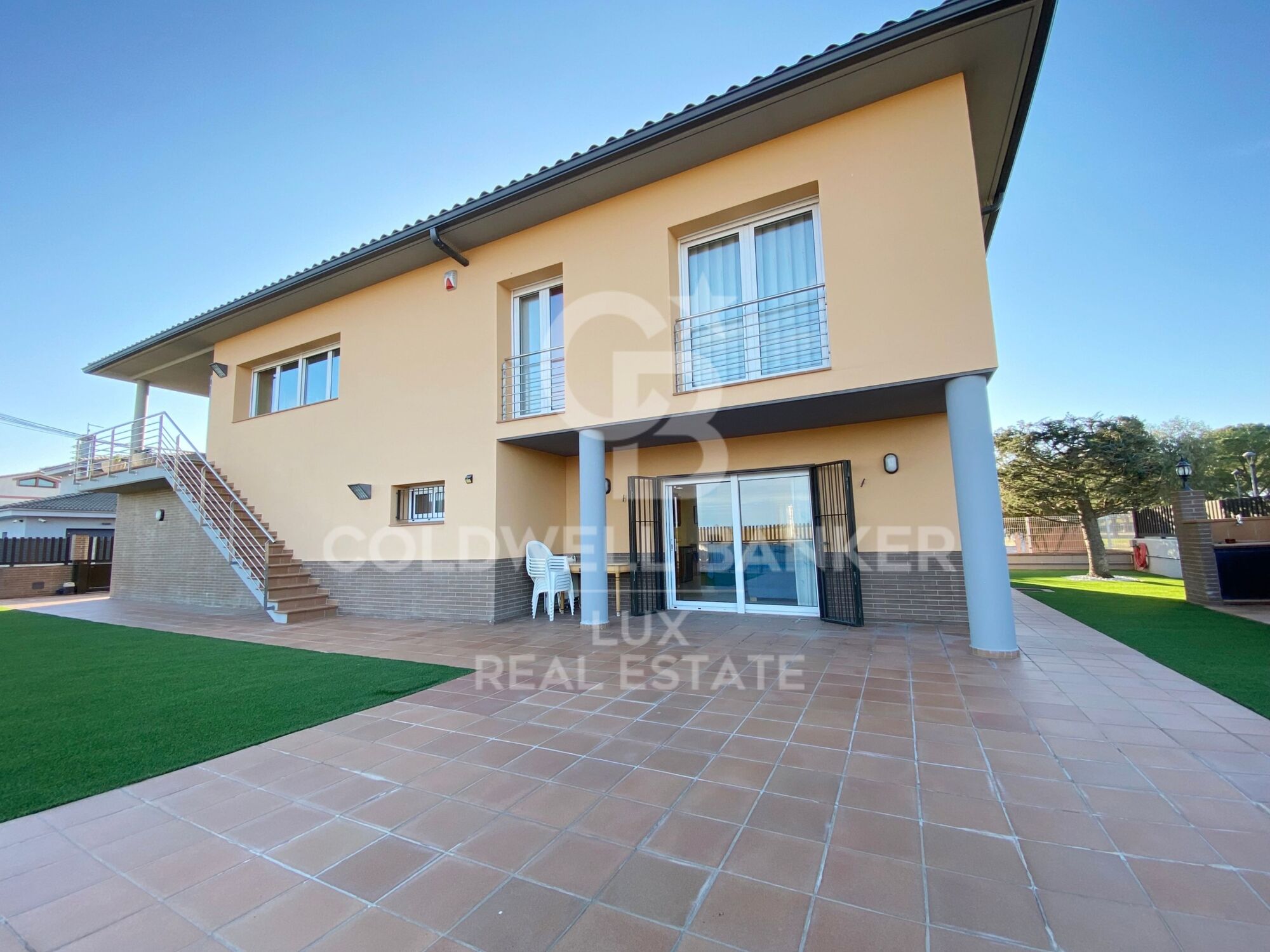 Casa con piscina y garaje en Vilamalla