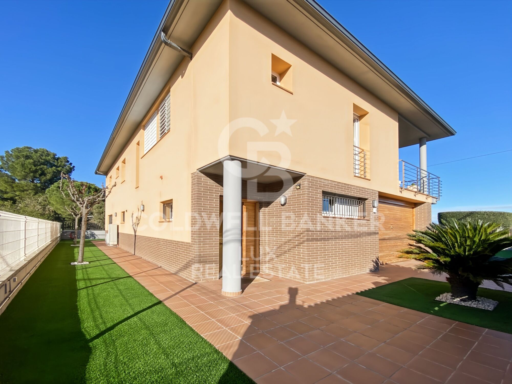 Haus mit Pool und Garage in Vilamalla