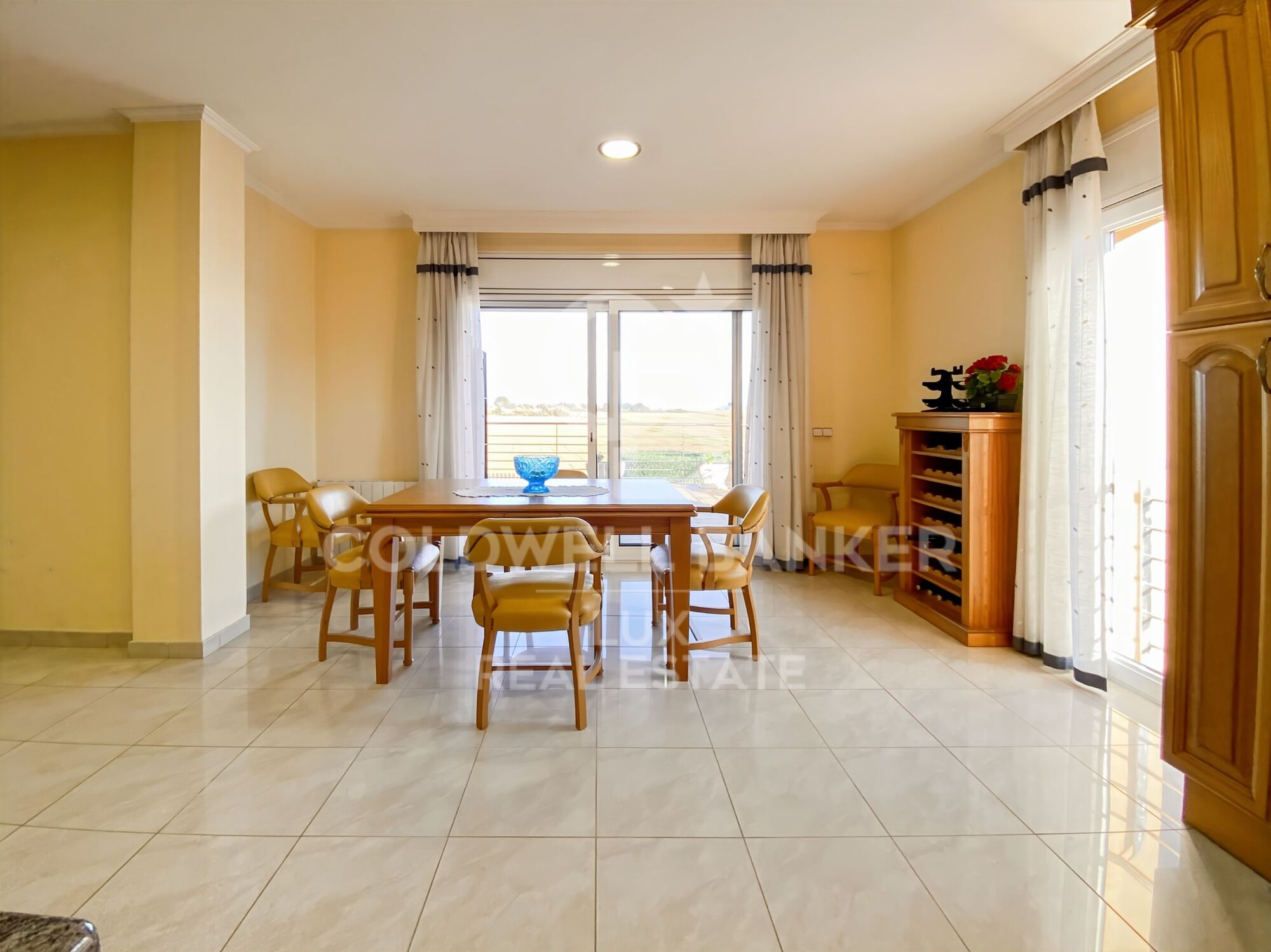 Haus mit Pool und Garage in Vilamalla