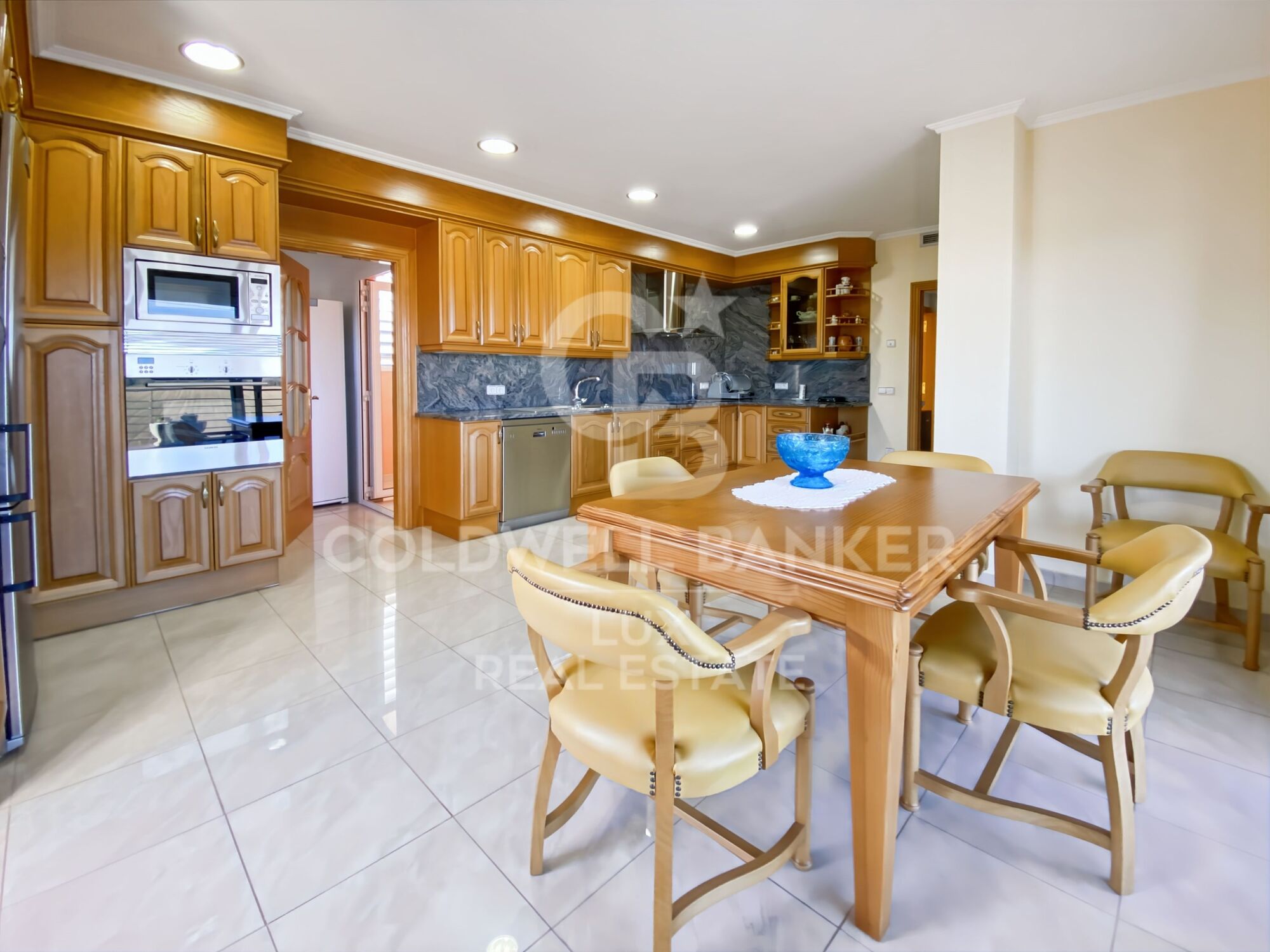House with pool and garage in Vilamalla