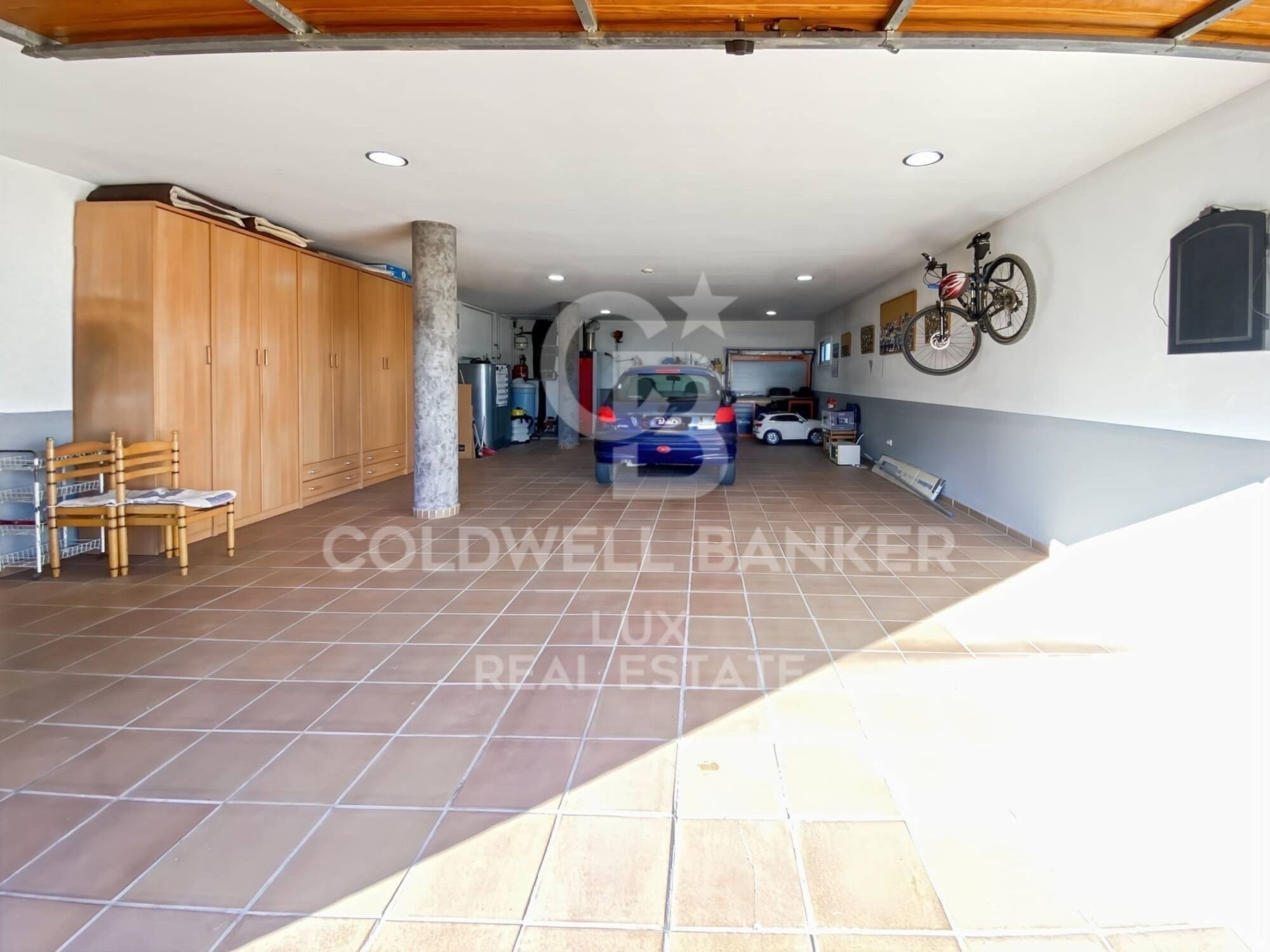 Casa con piscina y garaje en Vilamalla