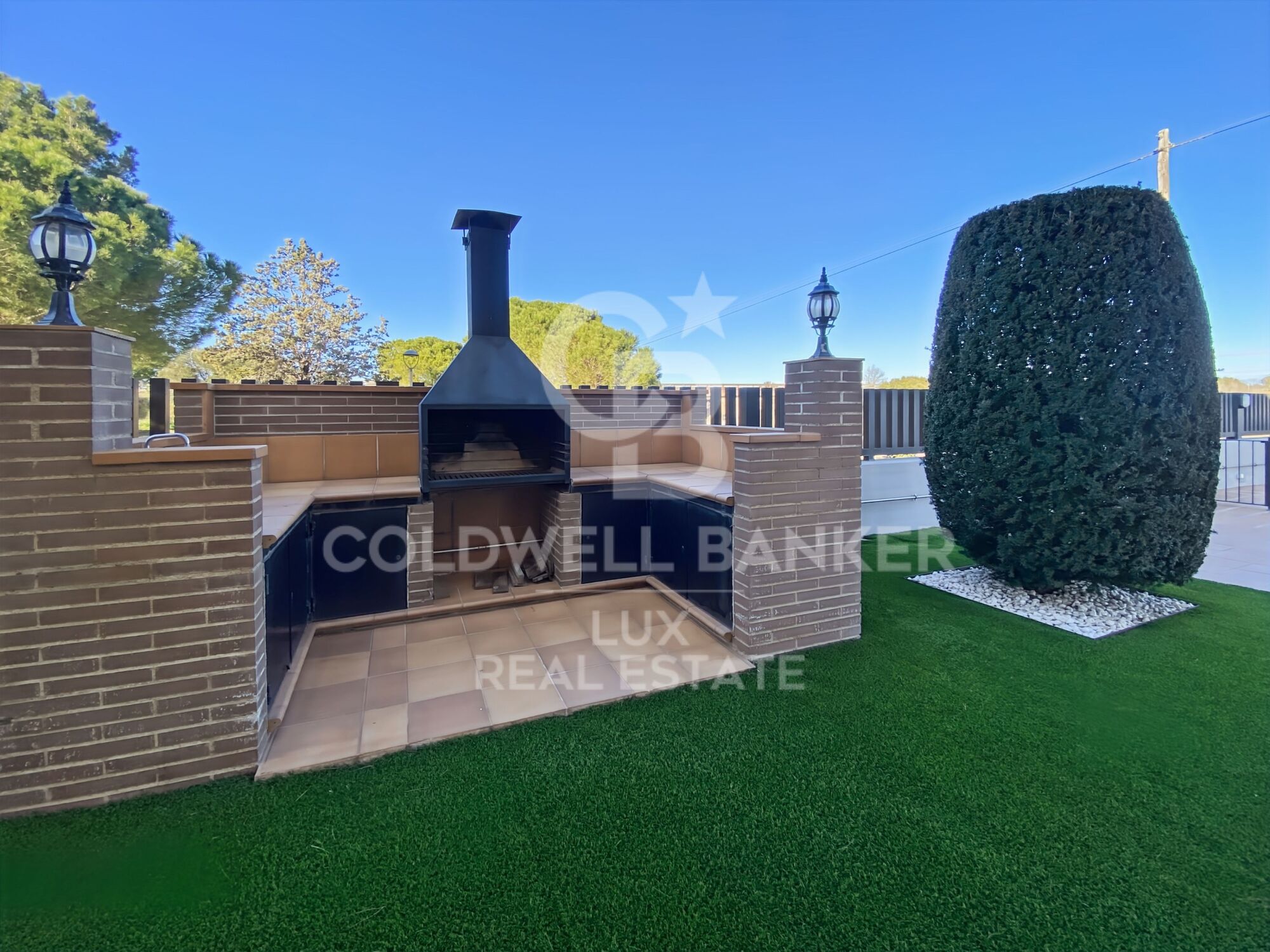 Casa con piscina y garaje en Vilamalla