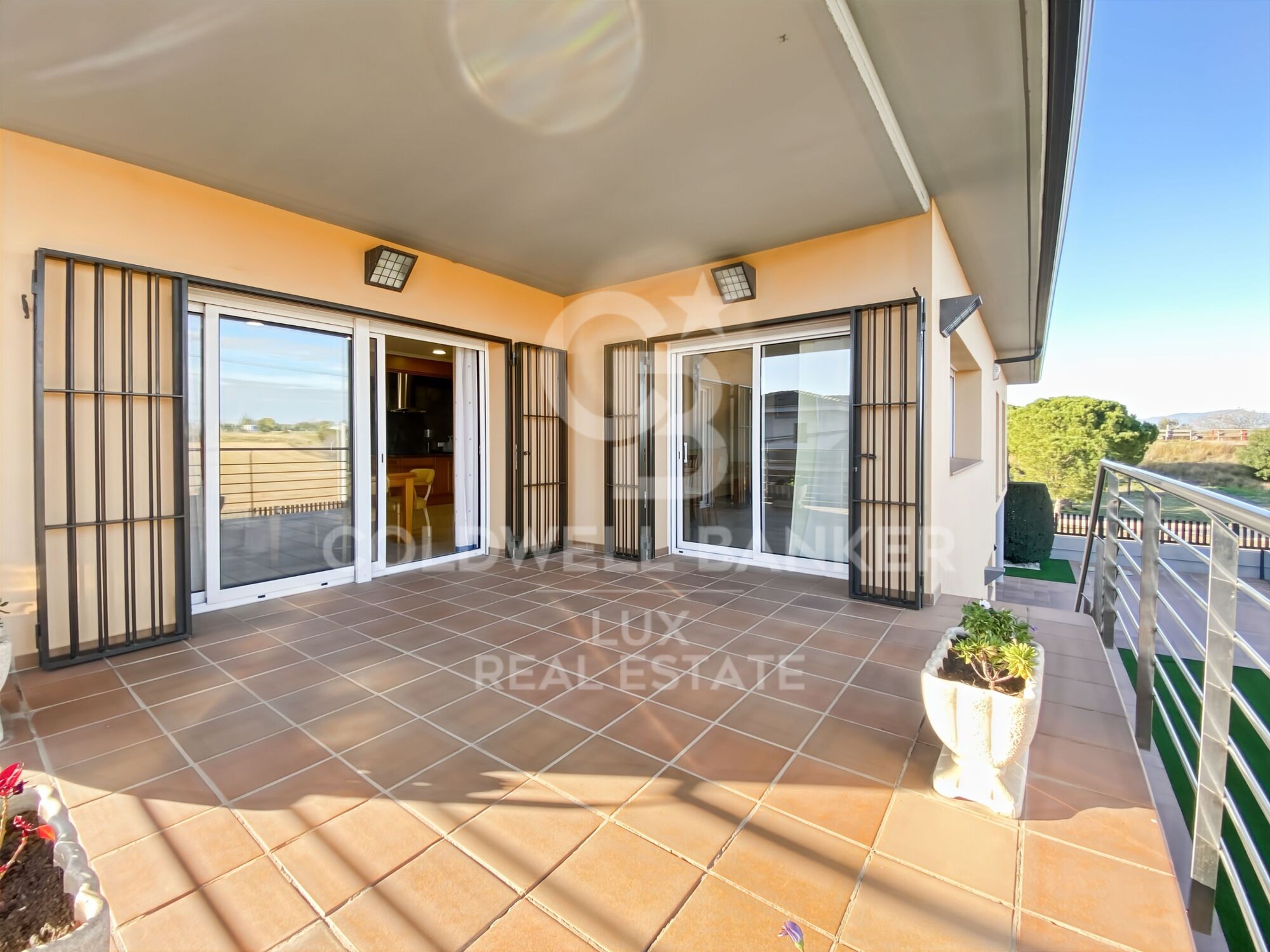 Casa con piscina y garaje en Vilamalla