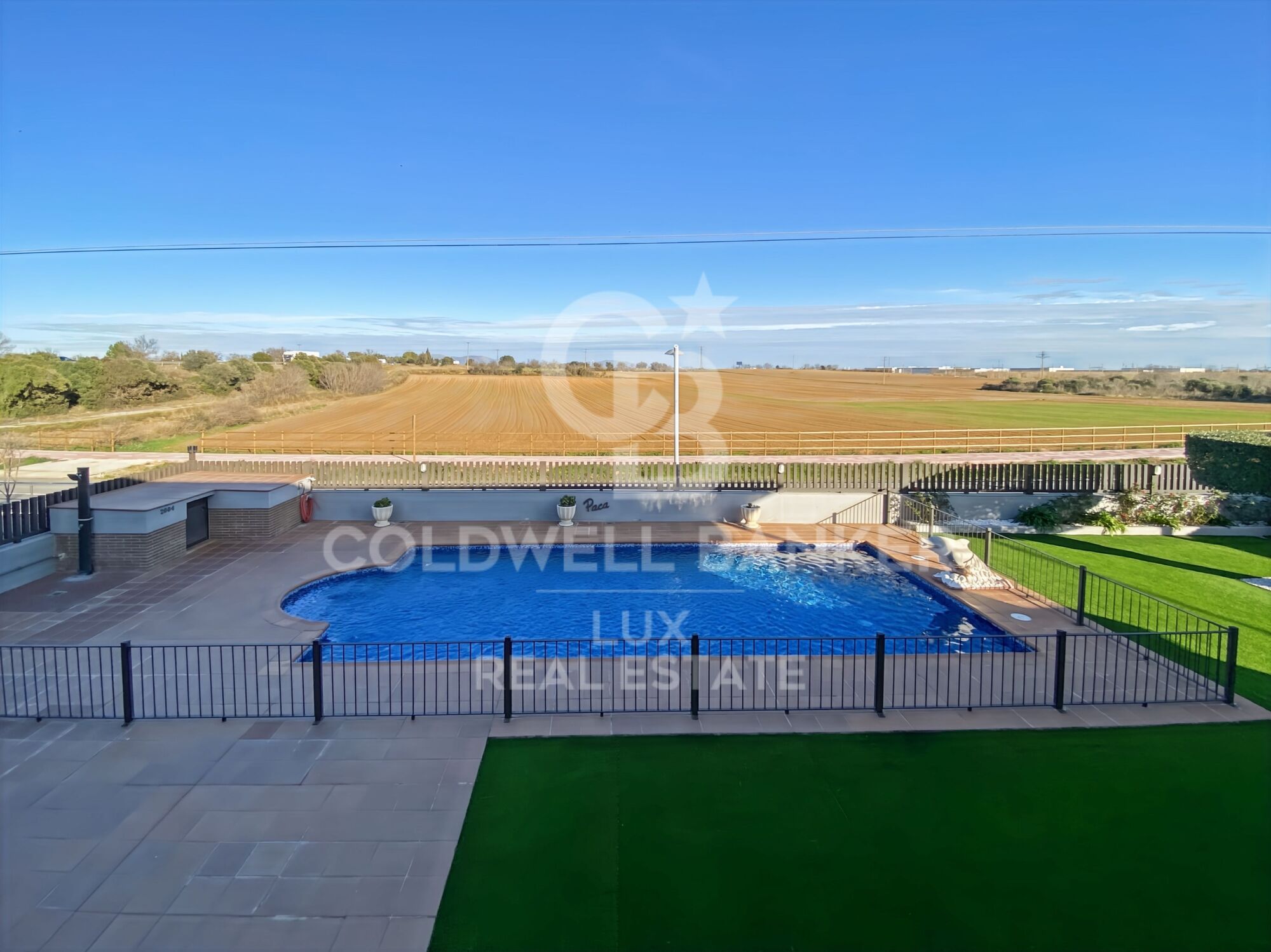 Haus mit Pool und Garage in Vilamalla