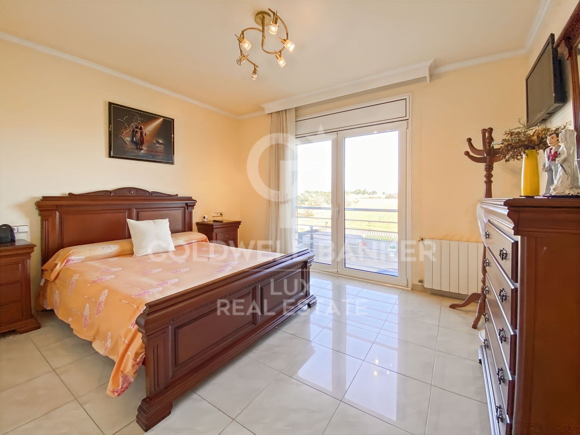 Casa con piscina y garaje en Vilamalla