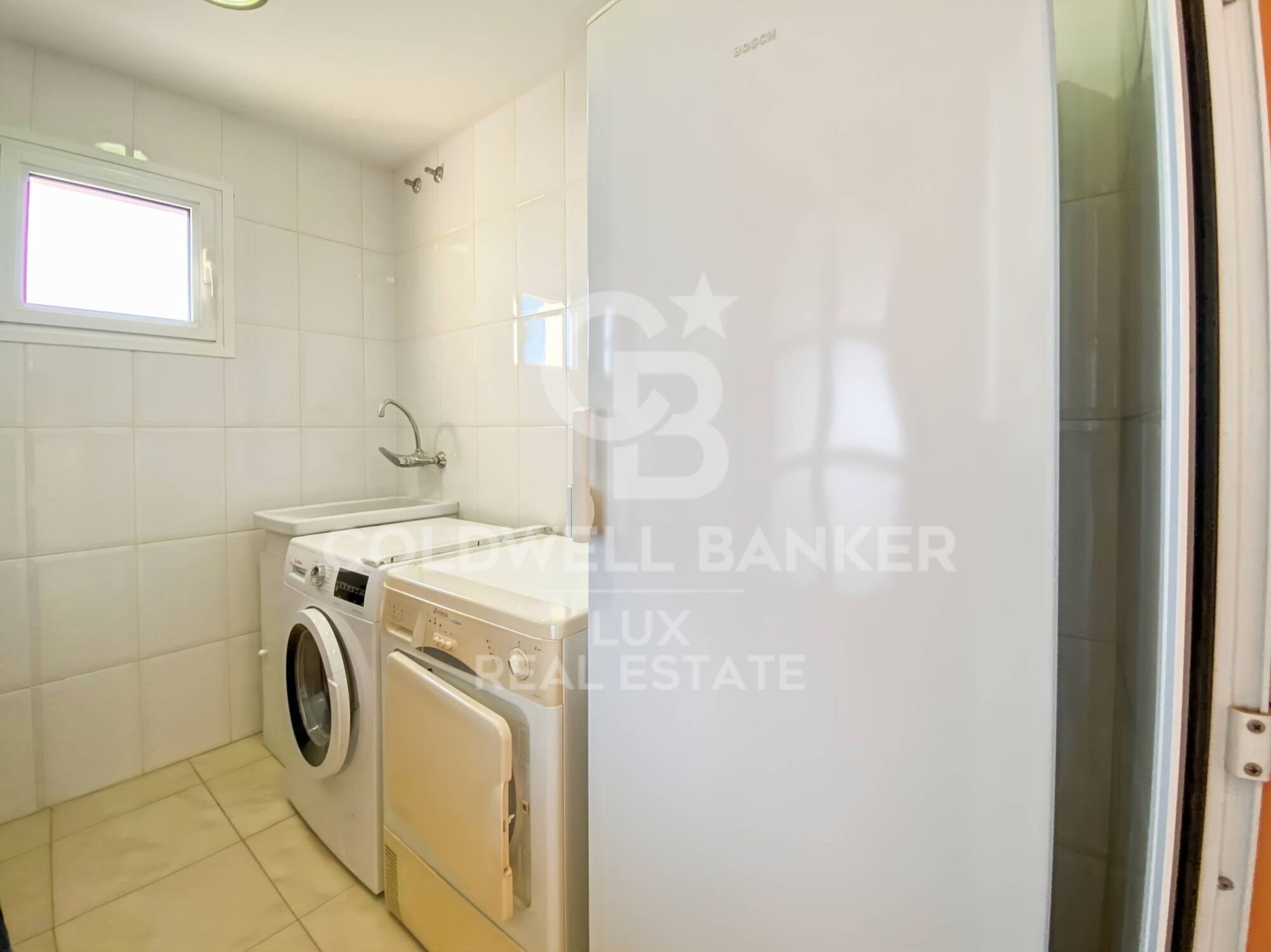 Casa con piscina y garaje en Vilamalla