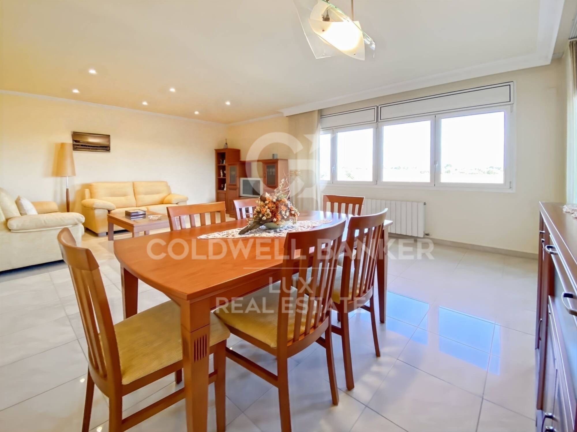 Haus mit Pool und Garage in Vilamalla