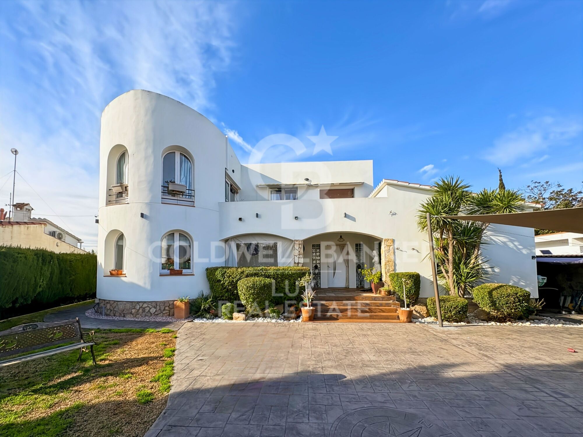 Villa moderne avec grand espace extérieur à Empuriabarava