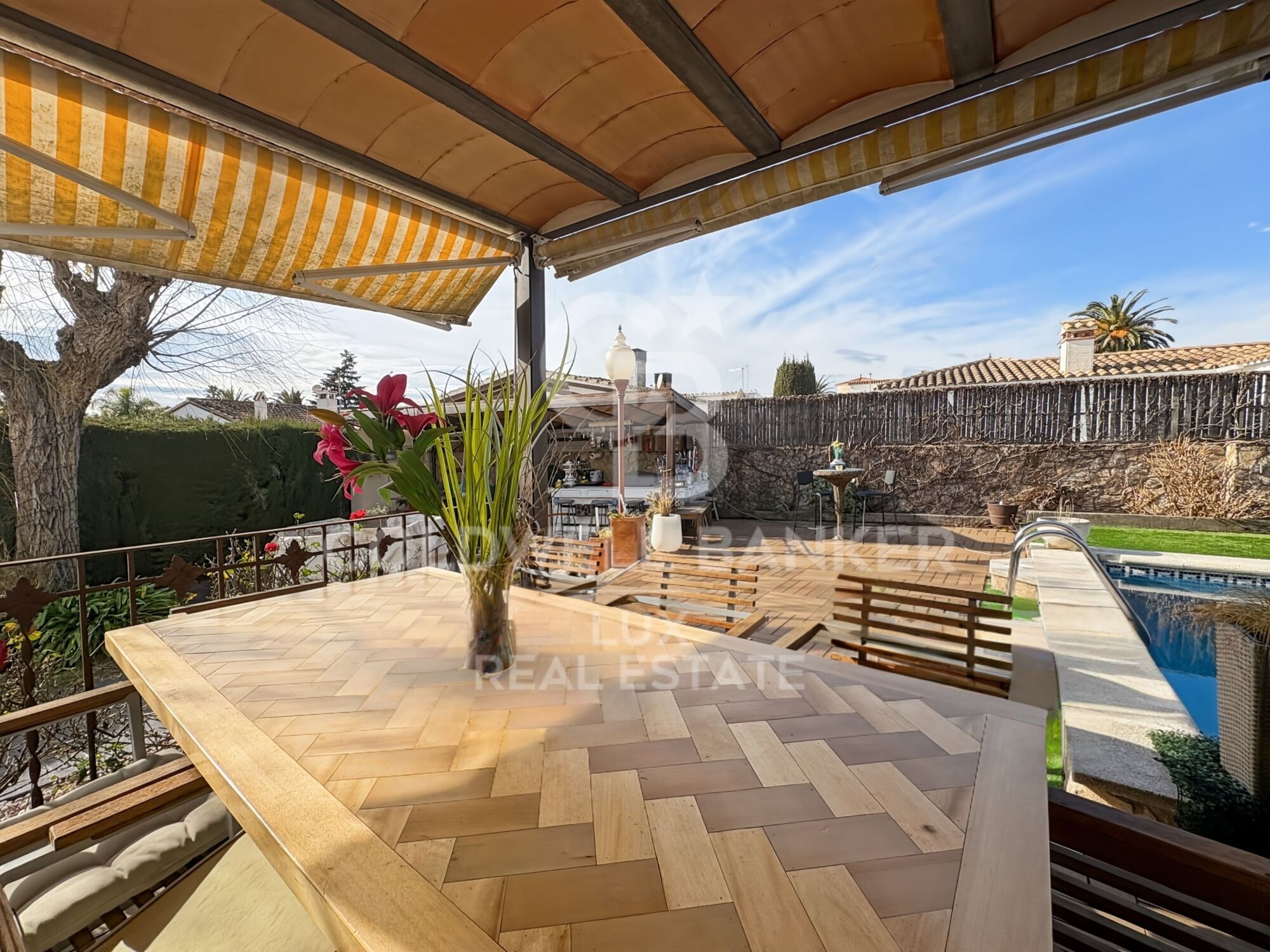 Villa moderne avec grand espace extérieur à Empuriabarava