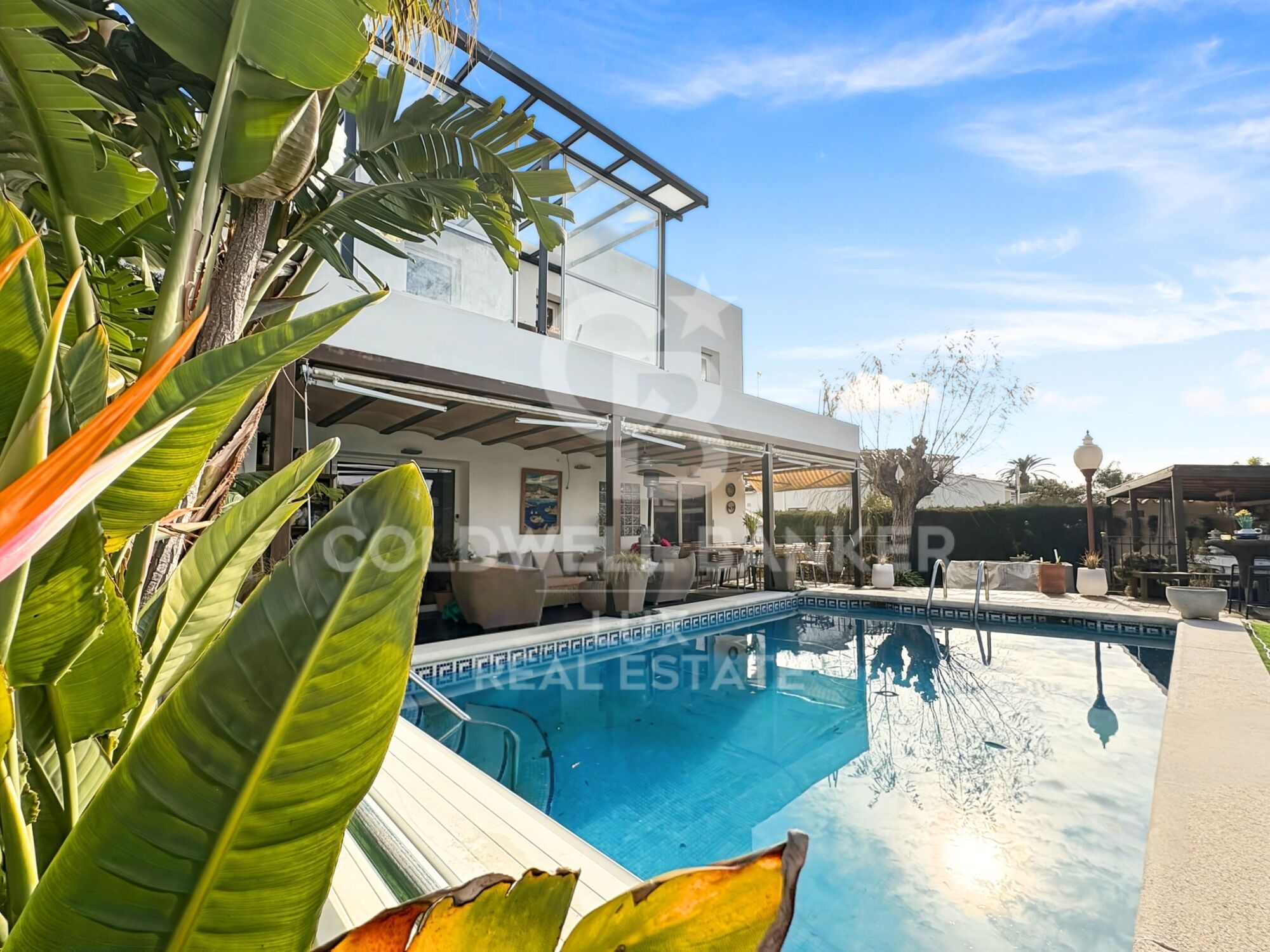Modernes Haus mit viel Platz im Freien in Empuriabarava