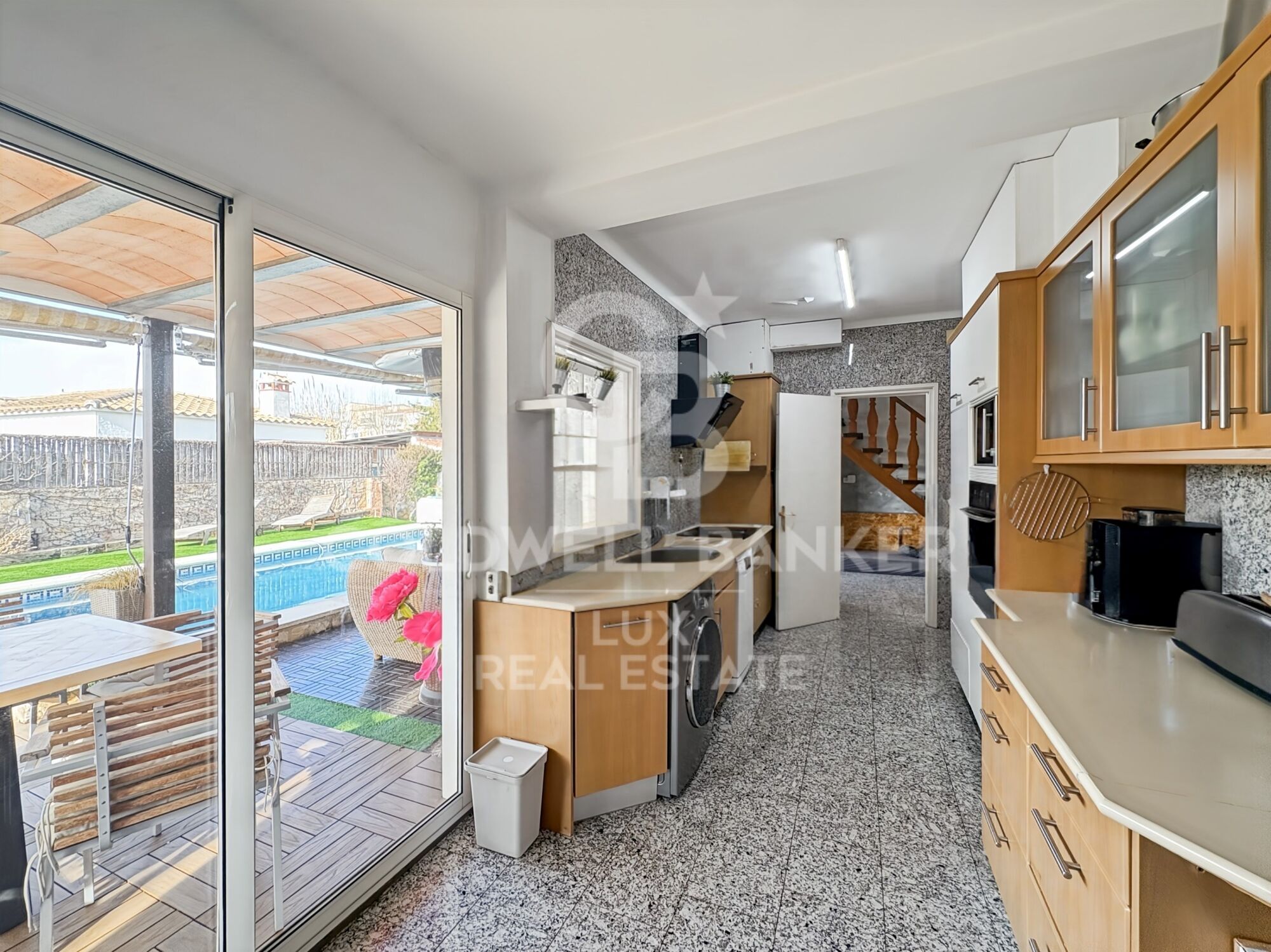 Villa moderna con amplio espacio exterior en Empuriabarava
