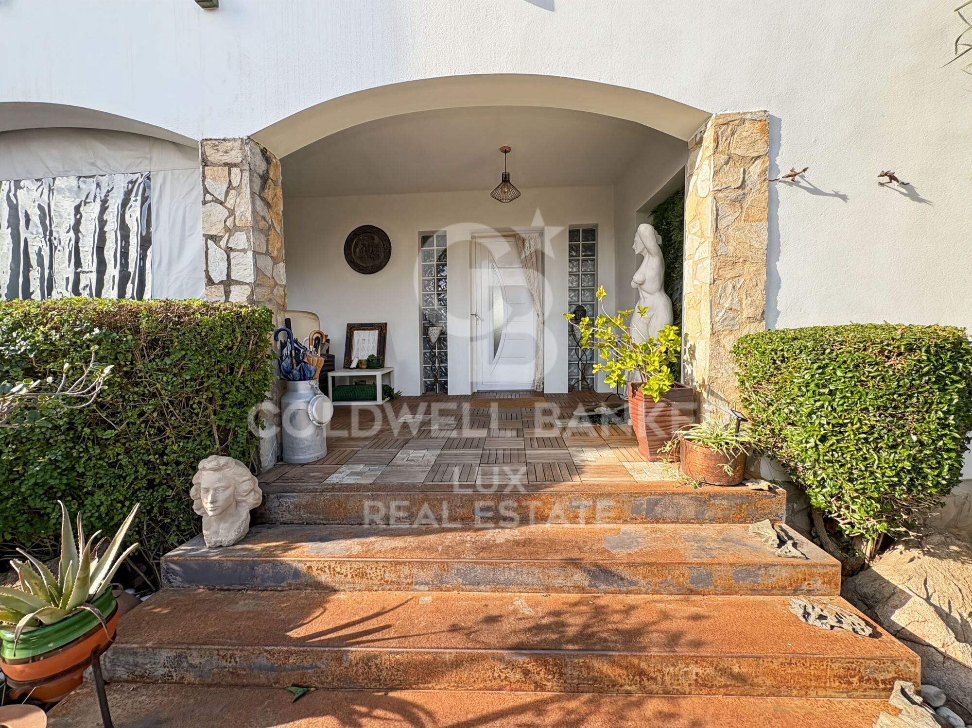 Modern villa with ample outdoor space in Empuriabarava