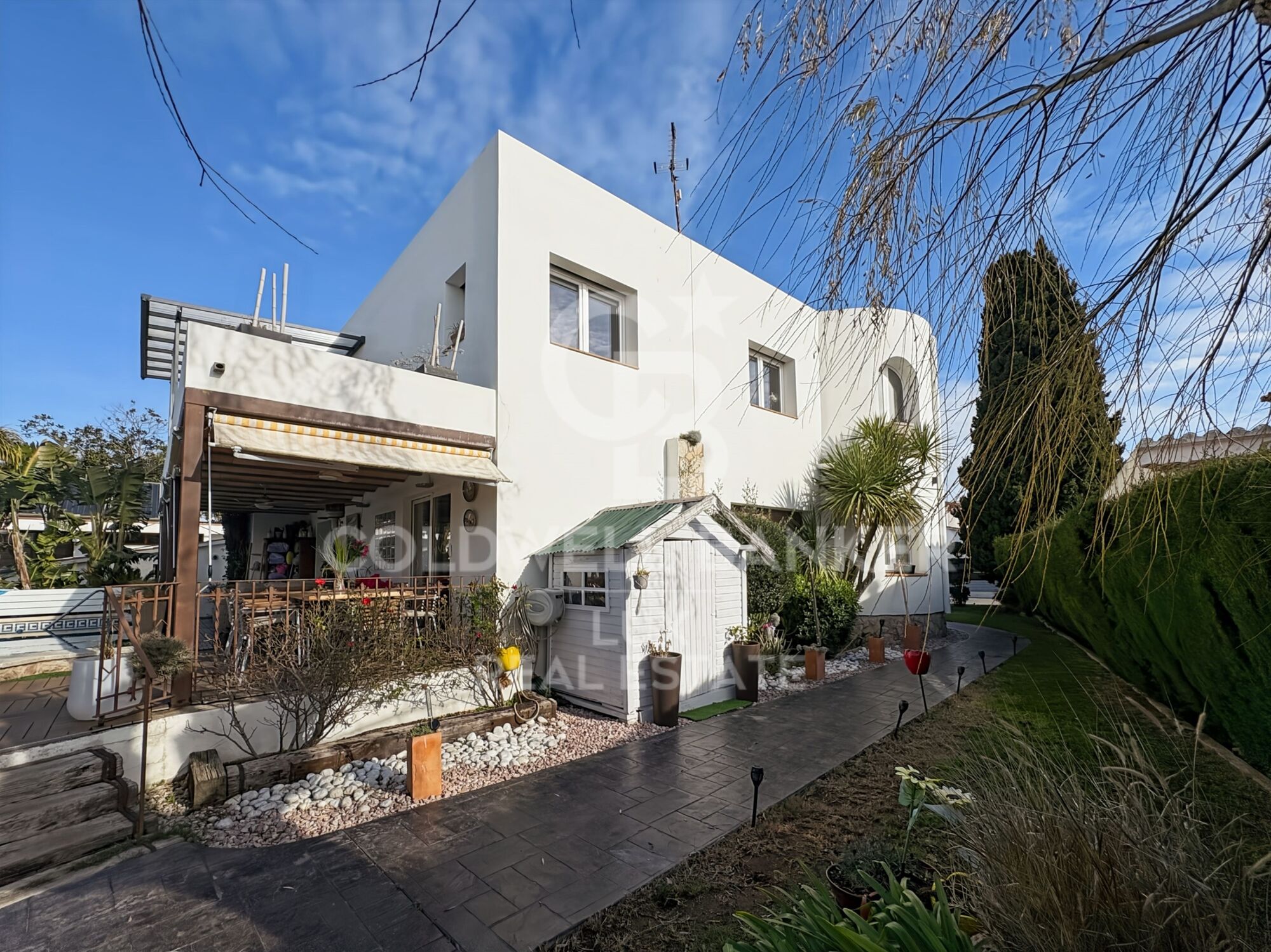 Villa moderna con amplio espacio exterior en Empuriabarava