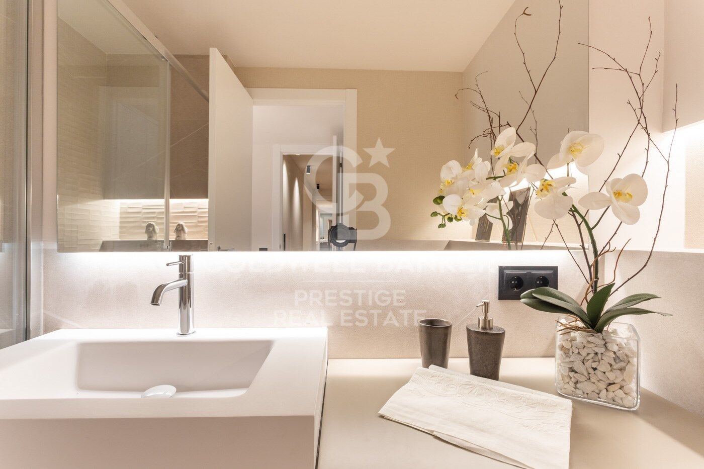 Appartement de Luxe Rénové à Tres Torres