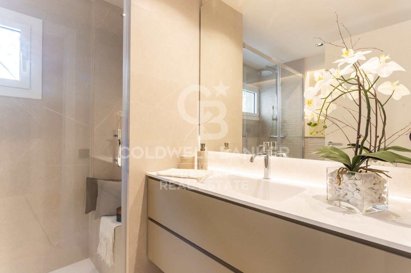 Appartement de Luxe Rénové à Tres Torres