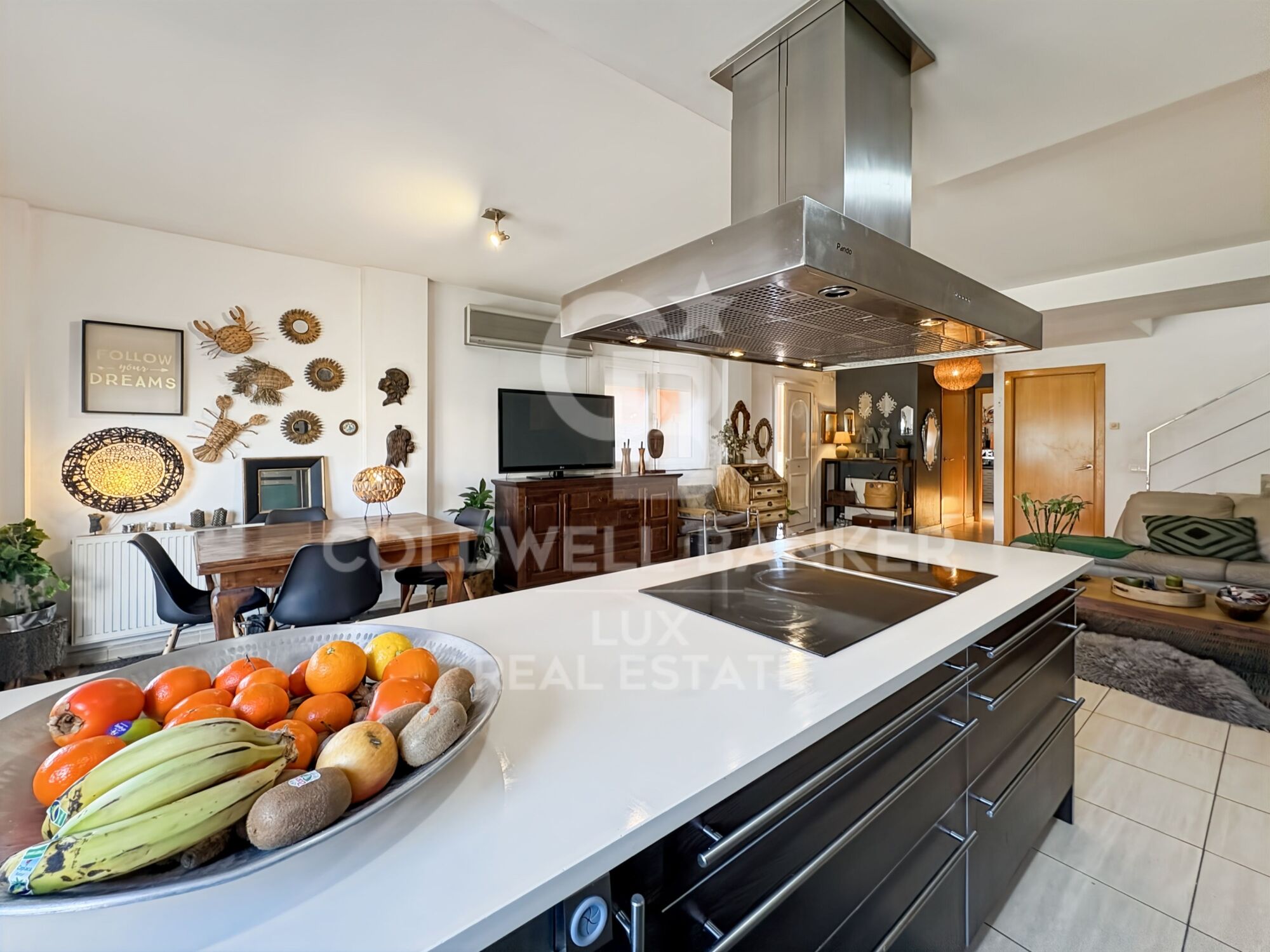 House with sunny garden and garage for sale in Empuriabrava