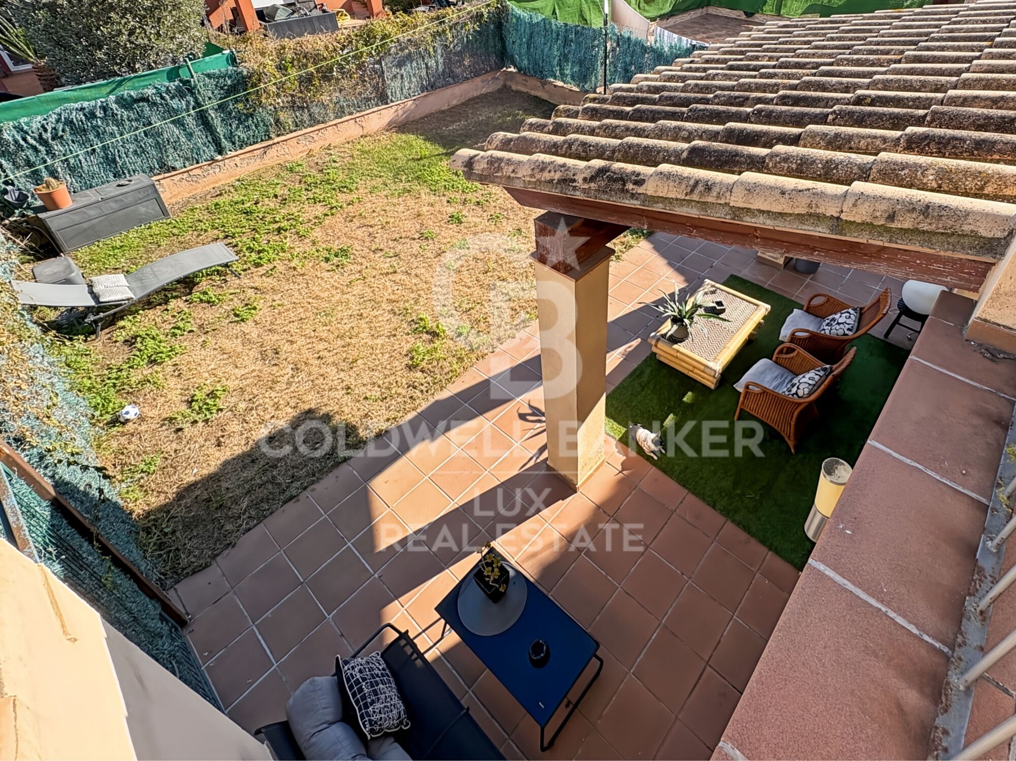 House with sunny garden and garage for sale in Empuriabrava