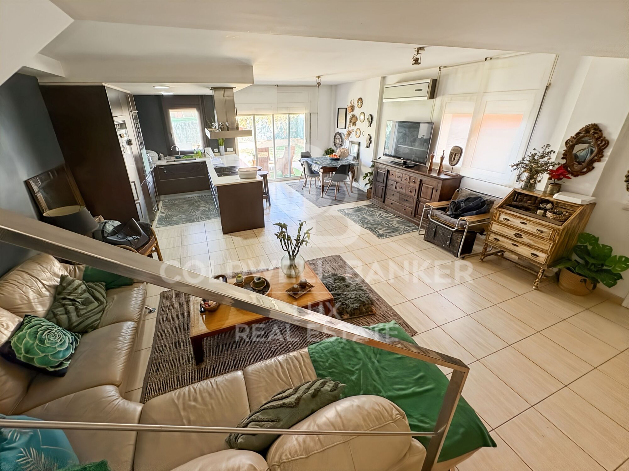 House with sunny garden and garage for sale in Empuriabrava