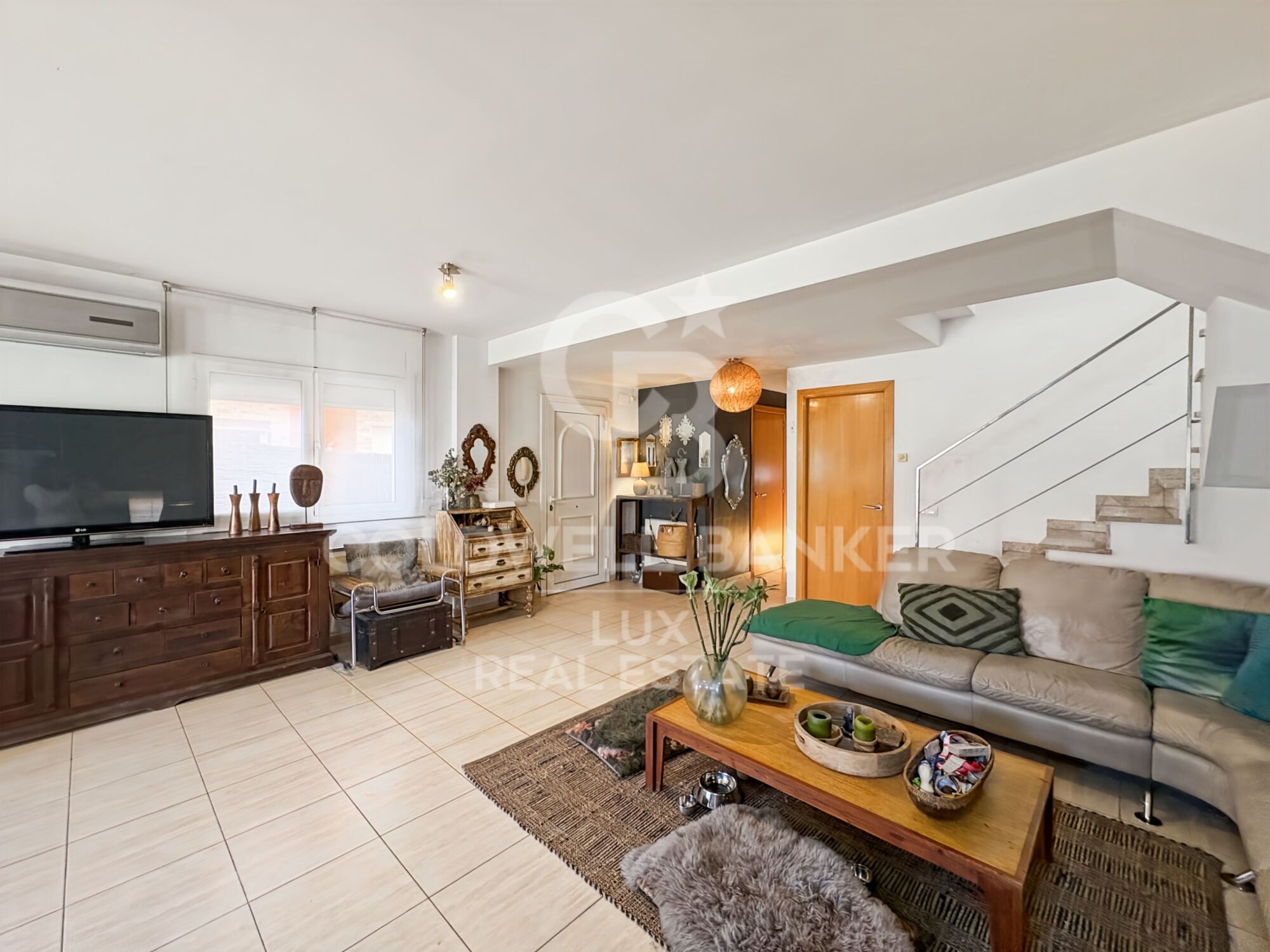 House with sunny garden and garage for sale in Empuriabrava