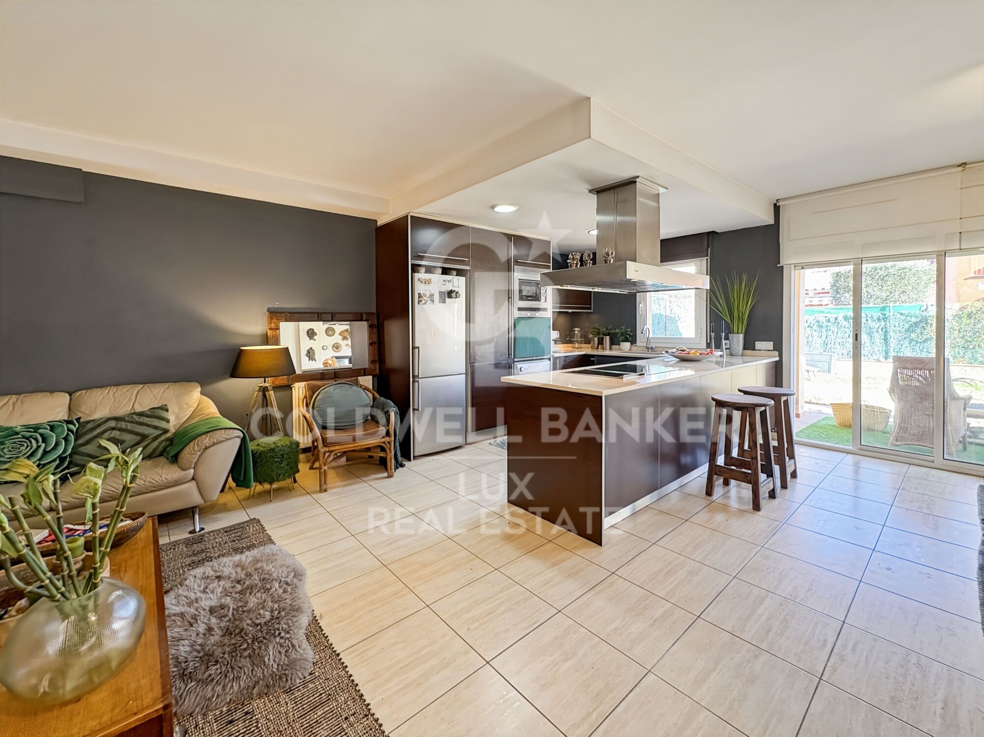 Haus mit sonnigem Garten und Garage zu verkaufen in Empuriabrava