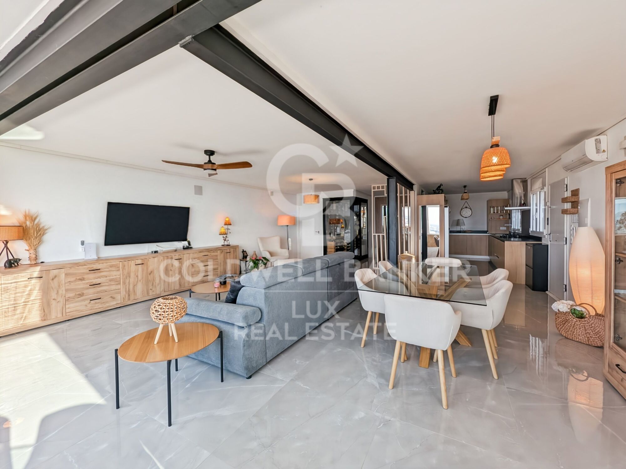 Luxury duplex with panoramic views of the Bay of Roses