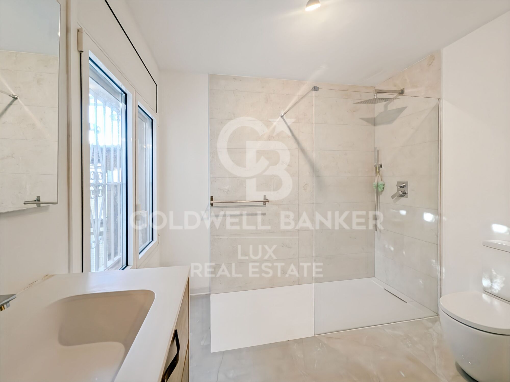 Luxury duplex with panoramic views of the Bay of Roses