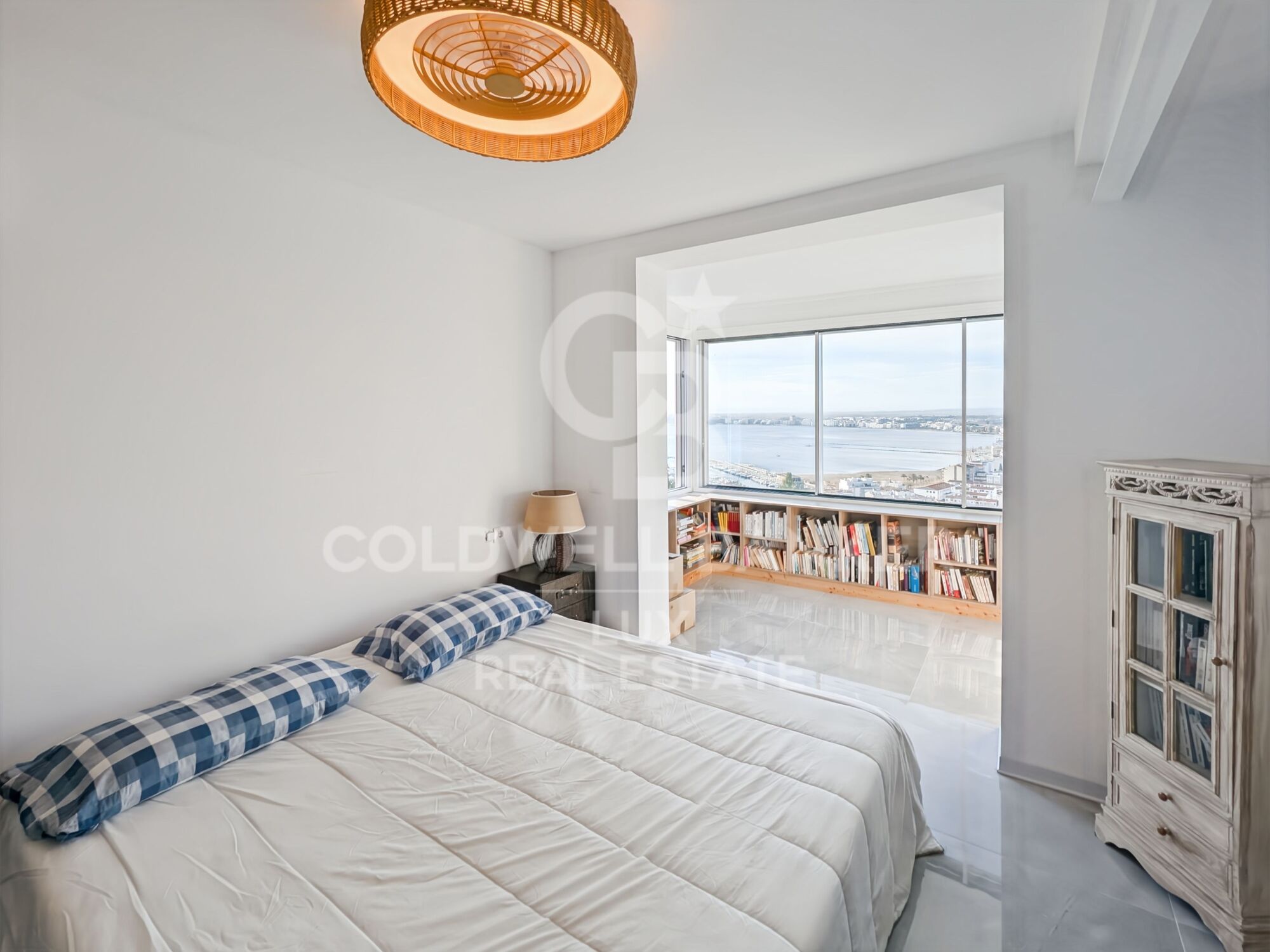 Dúplex de lujo con vistas panorámicas a la Bahía de Roses