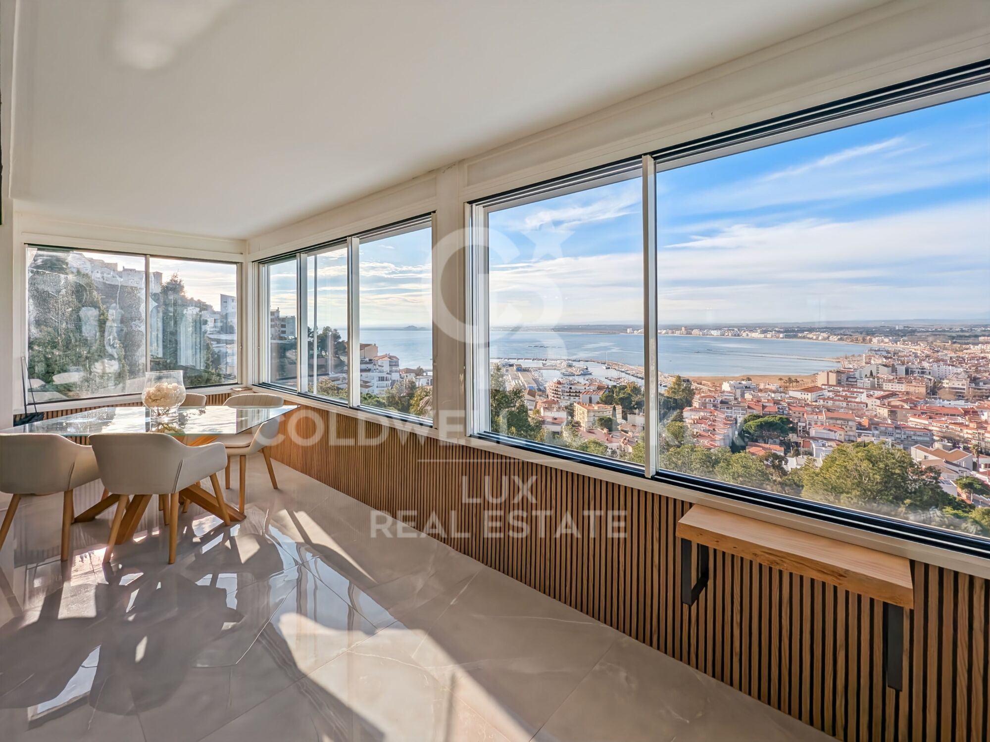 Dúplex de lujo con vistas panorámicas a la Bahía de Roses
