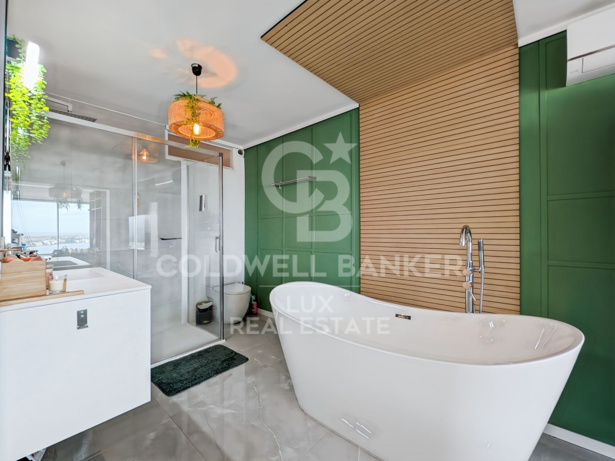 Modern flat with sea views and 2 parking spaces in Roses