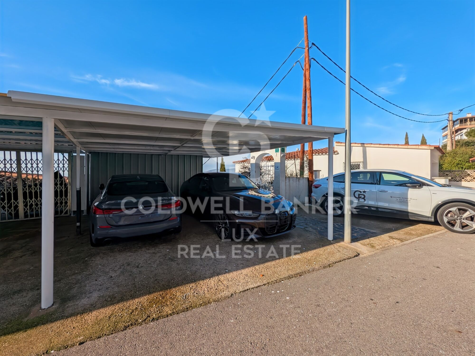 Apartamento moderno con vistas al mar y 2 plazas de parking en Roses