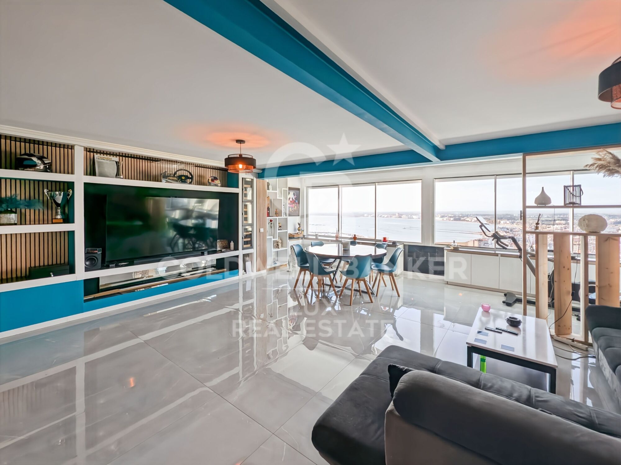 Modern flat with sea views and 2 parking spaces in Roses