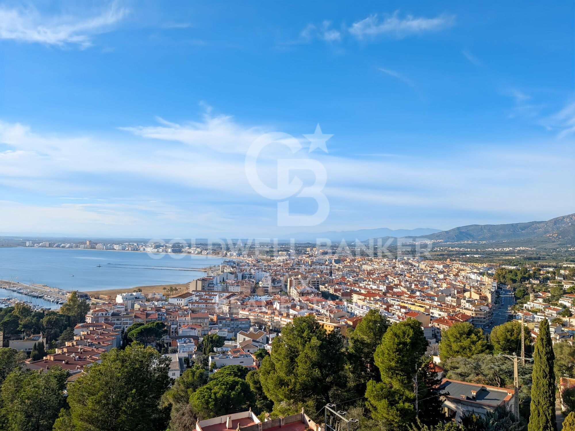 Appartement moderne avec vue mer et 2 places de parking à Roses