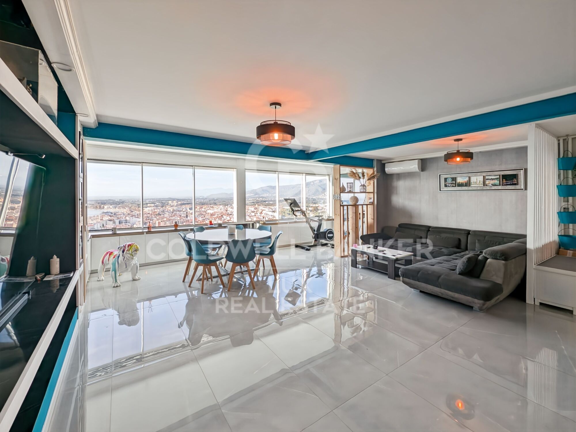 Appartement moderne avec vue mer et 2 places de parking à Roses