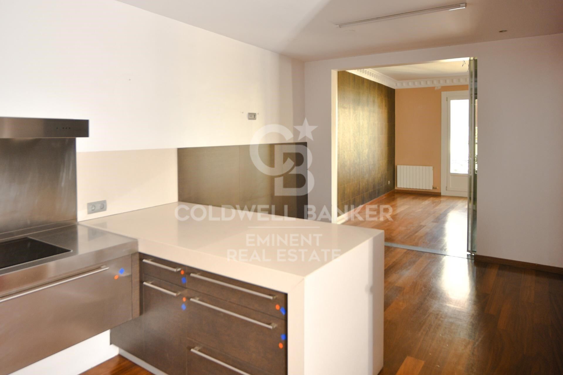 Espectacular ático modernista en finca regia a pocos pasos de l'Arc del Triomf