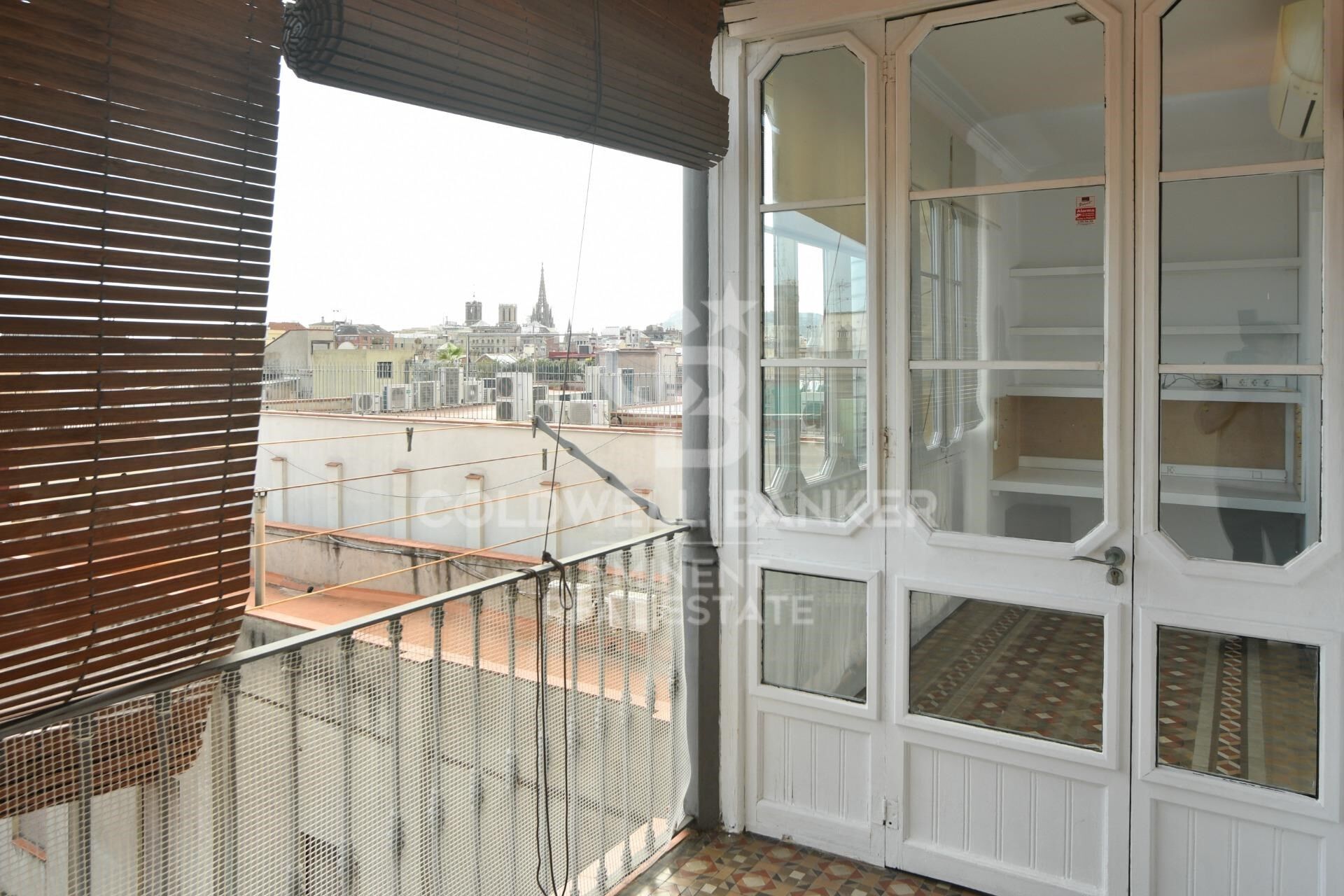 Spektakuläres modernistisches Penthouse in einem prächtigen Gebäude, nur wenige Schritte vom Arc de Triomphe entfernt.