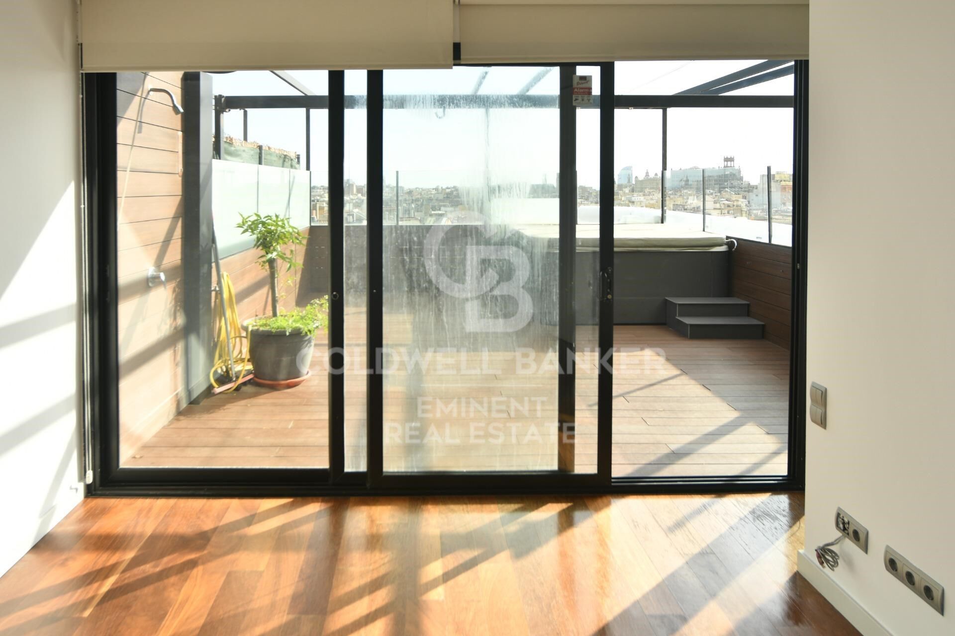 Espectacular ático modernista en finca regia a pocos pasos de l'Arc del Triomf