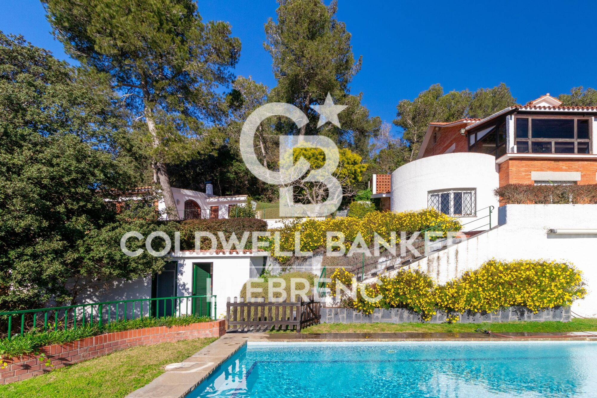 Beautiful house with a large plot for sale on the road from Vallvidrera to Molins de Rei