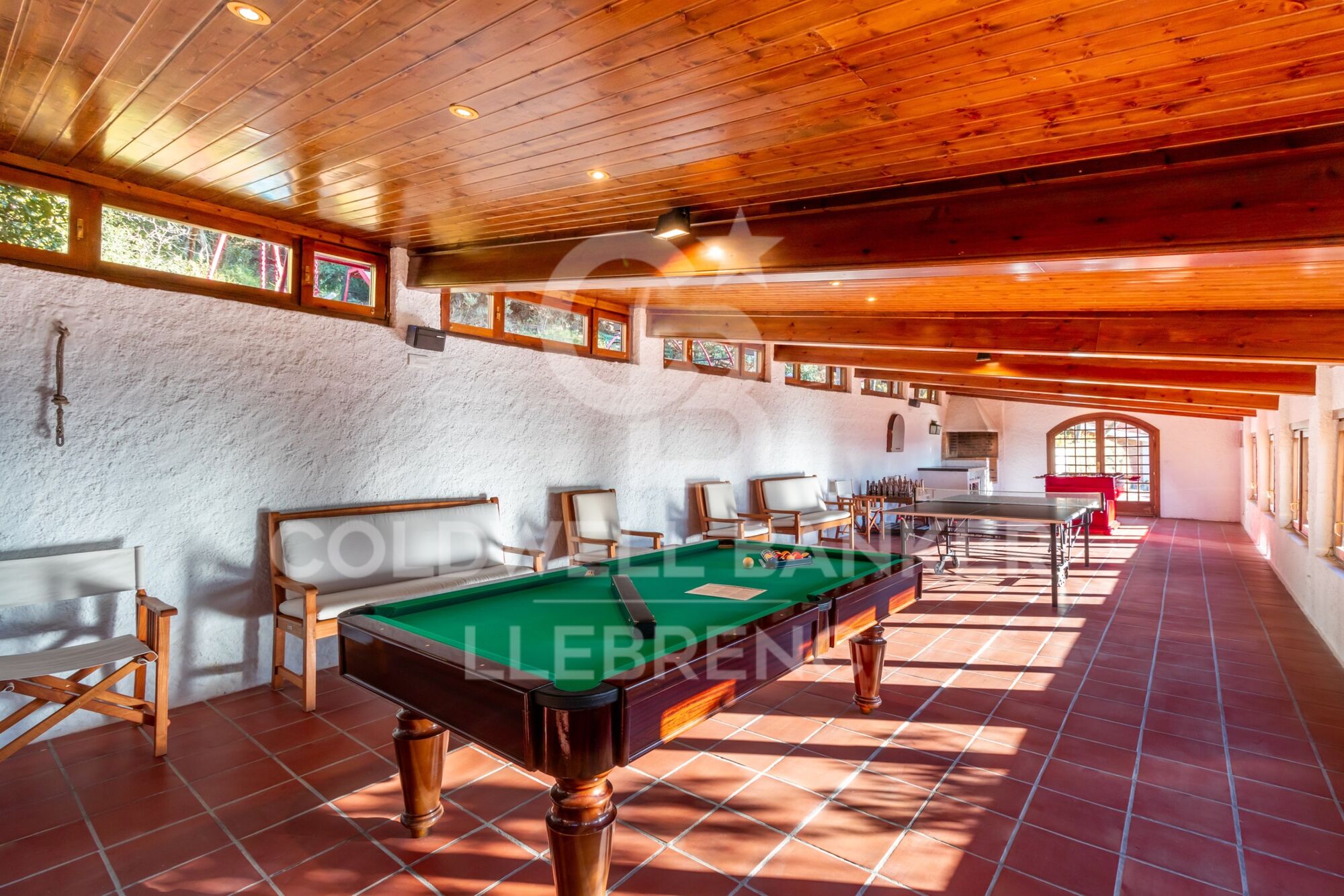 Beautiful house with a large plot for sale on the road from Vallvidrera to Molins de Rei