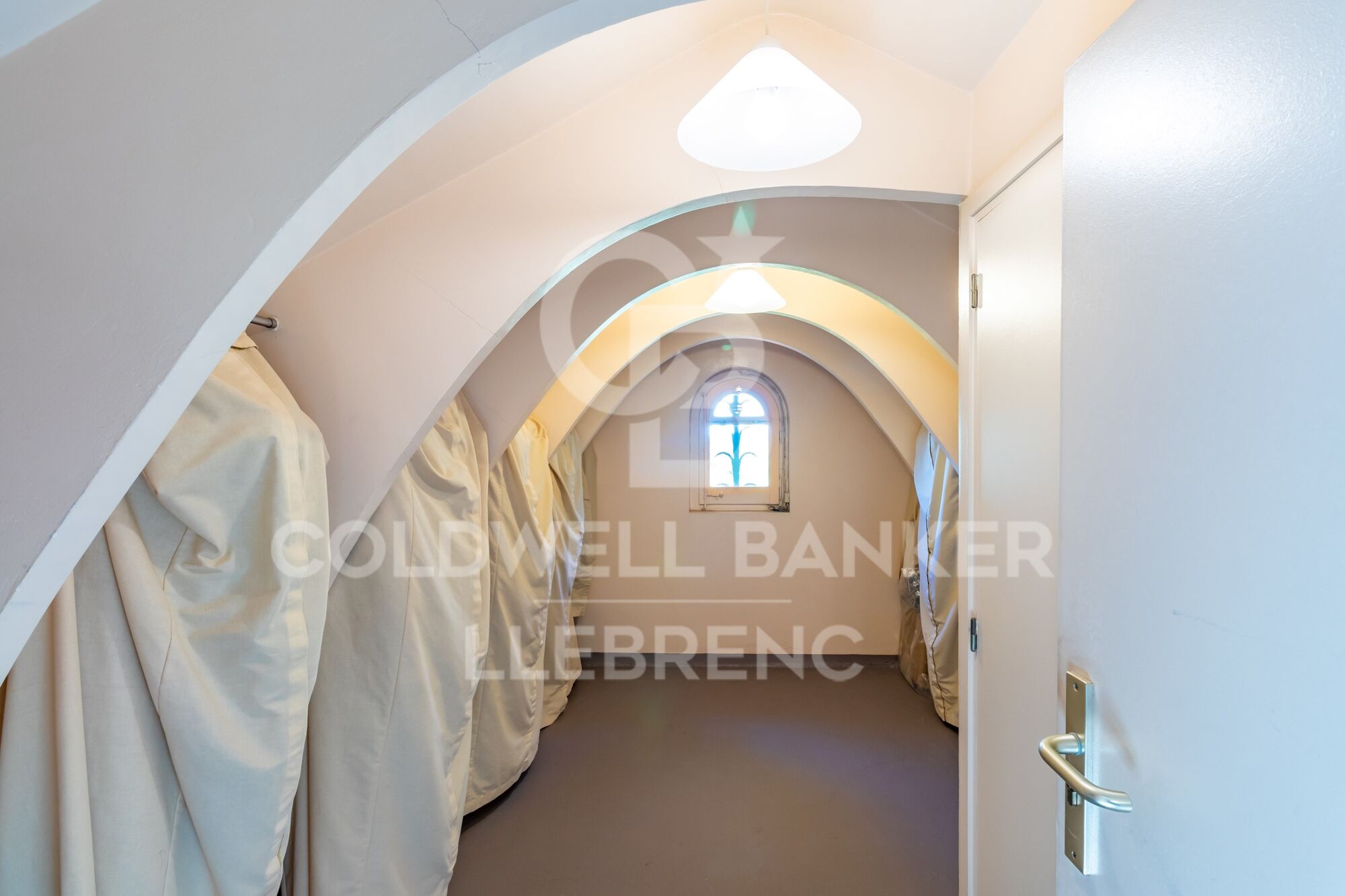 Beautiful house with a large plot for sale on the road from Vallvidrera to Molins de Rei