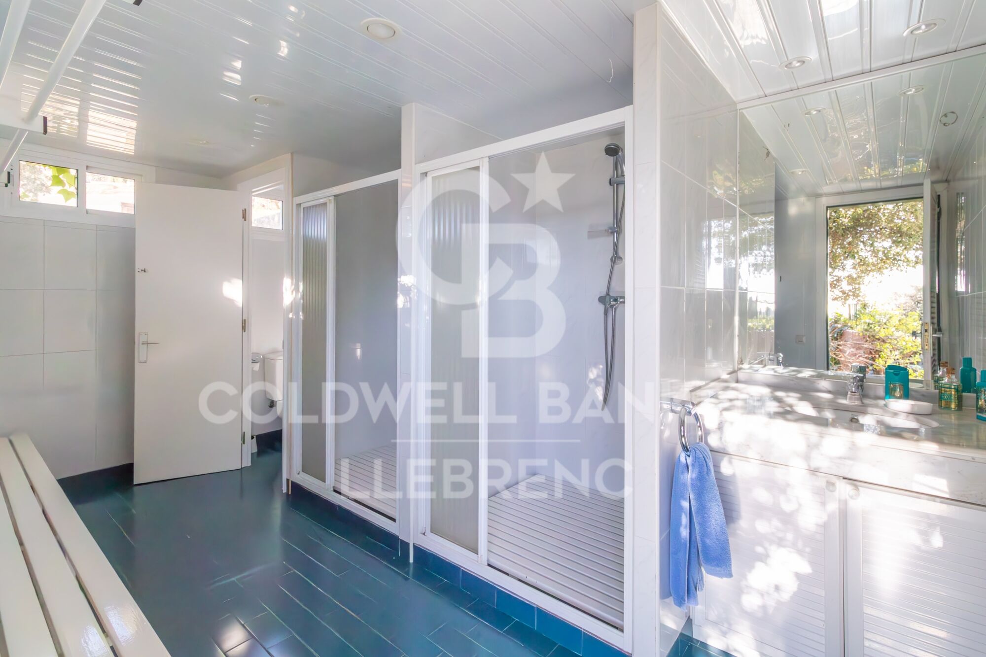 Beautiful house with a large plot for sale on the road from Vallvidrera to Molins de Rei