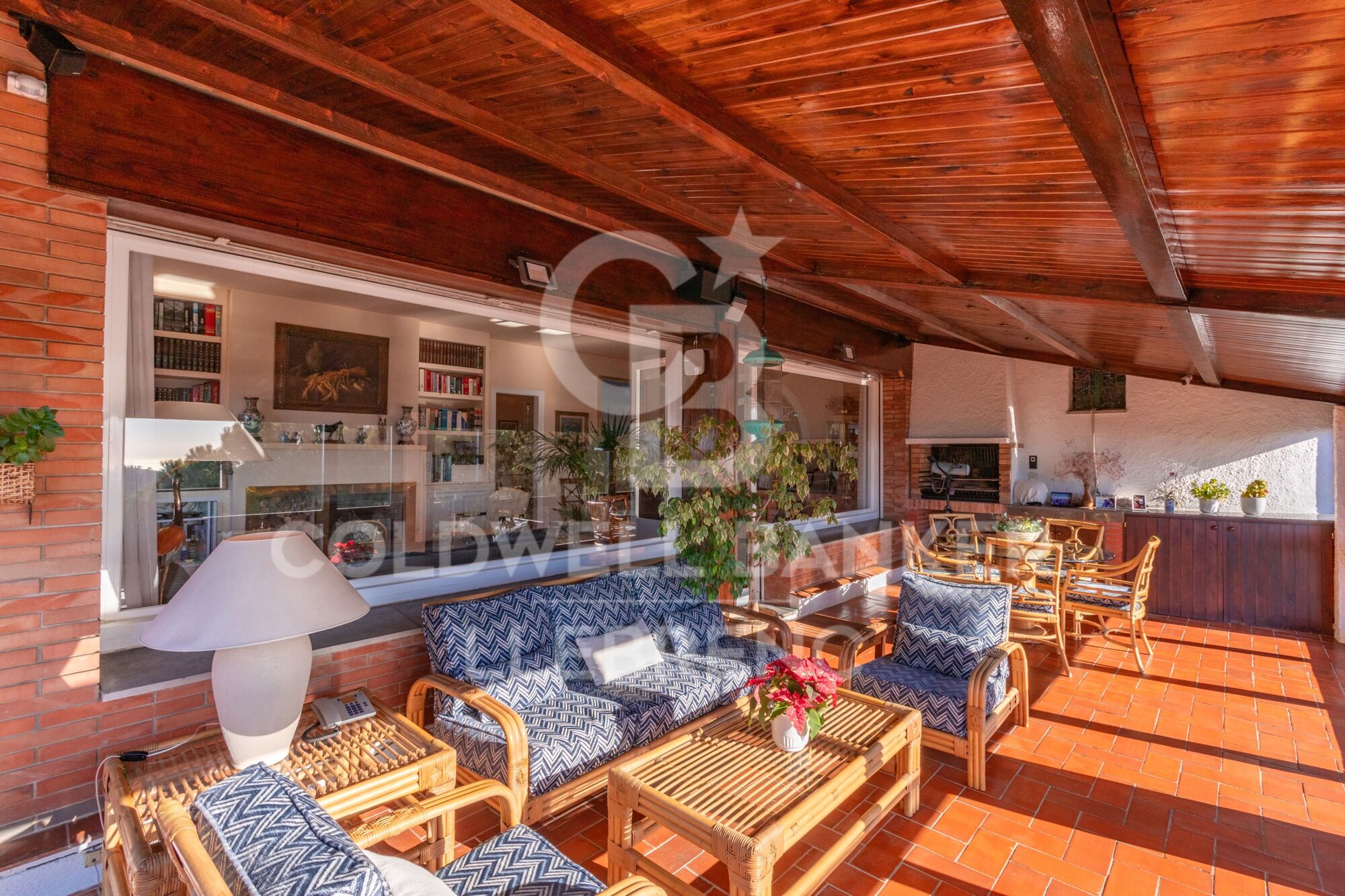 Beautiful house with a large plot for sale on the road from Vallvidrera to Molins de Rei