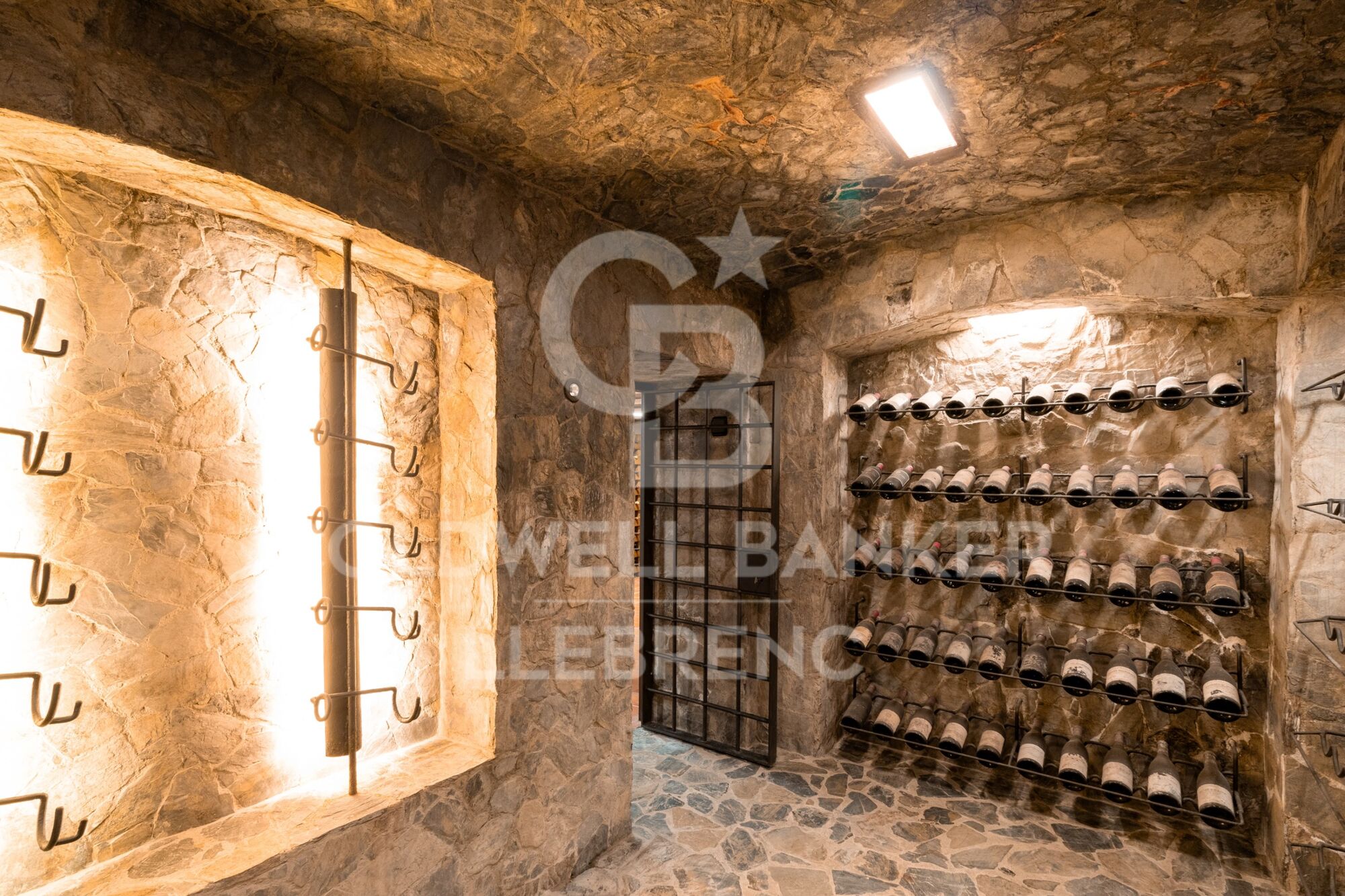 Beautiful house with a large plot for sale on the road from Vallvidrera to Molins de Rei