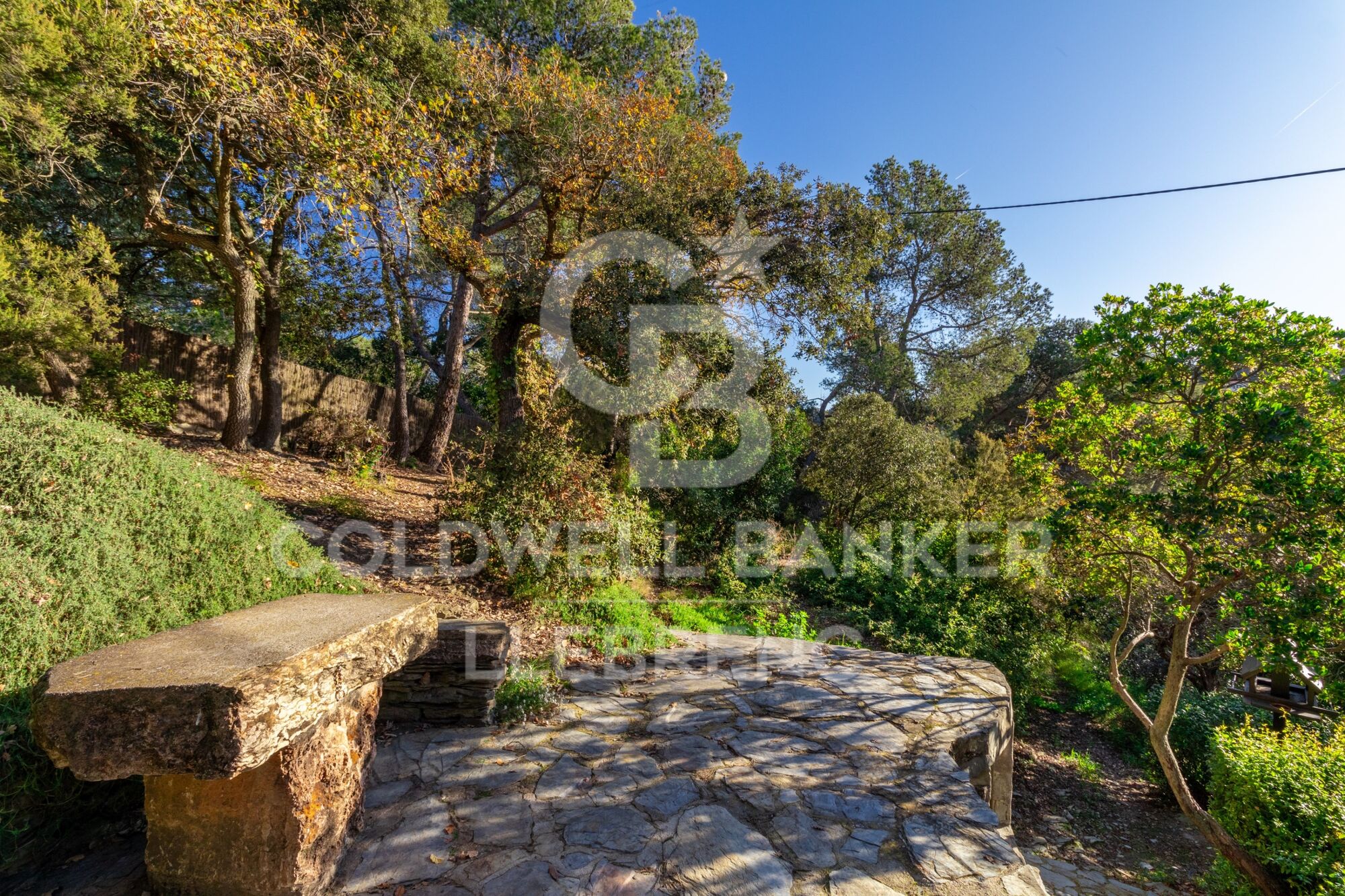 Preciosa casa con un gran terreno en venta en la carretera de Vallvidrera a Molins de Rei