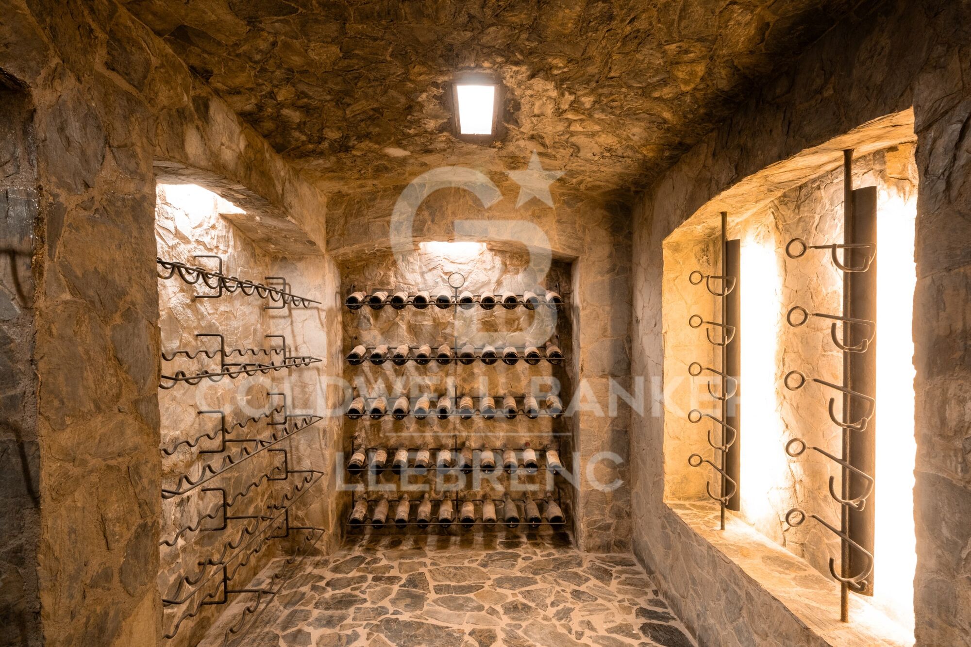 Beautiful house with a large plot for sale on the road from Vallvidrera to Molins de Rei