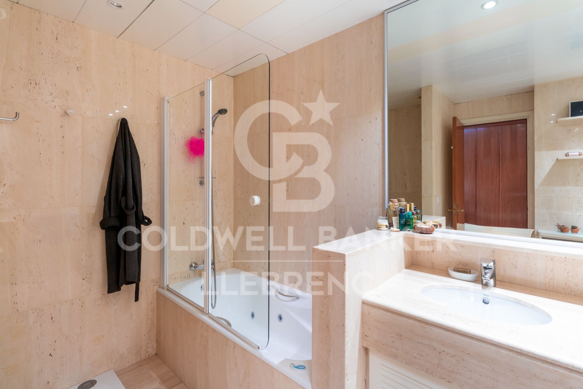 Beautiful house with a large plot for sale on the road from Vallvidrera to Molins de Rei