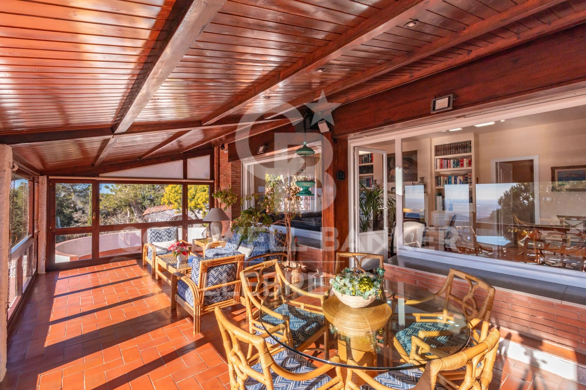 Magnifique maison avec un grand terrain à vendre sur la route de Vallvidrera à Molins de Rei