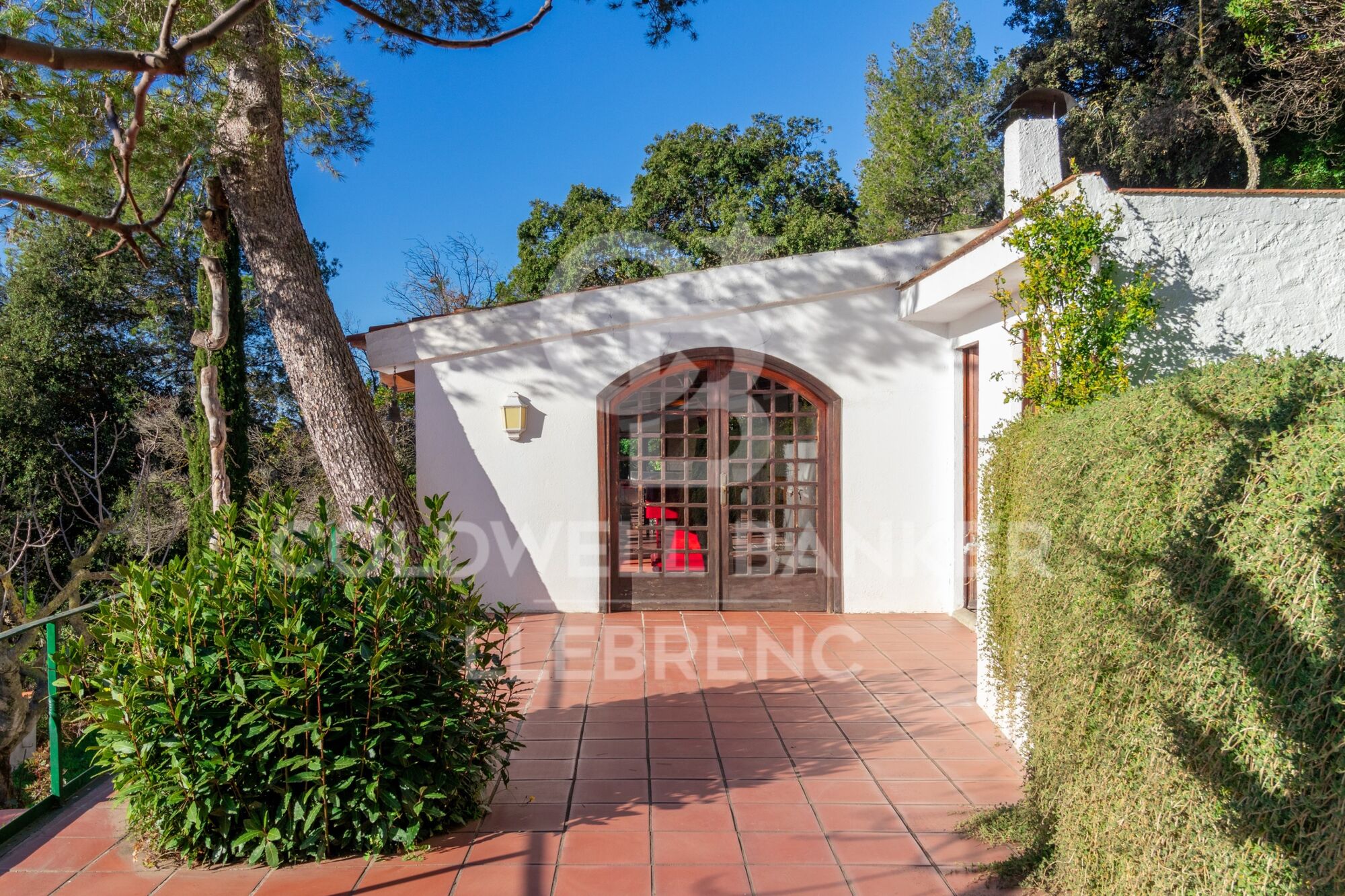 Preciosa casa con un gran terreno en venta en la carretera de Vallvidrera a Molins de Rei