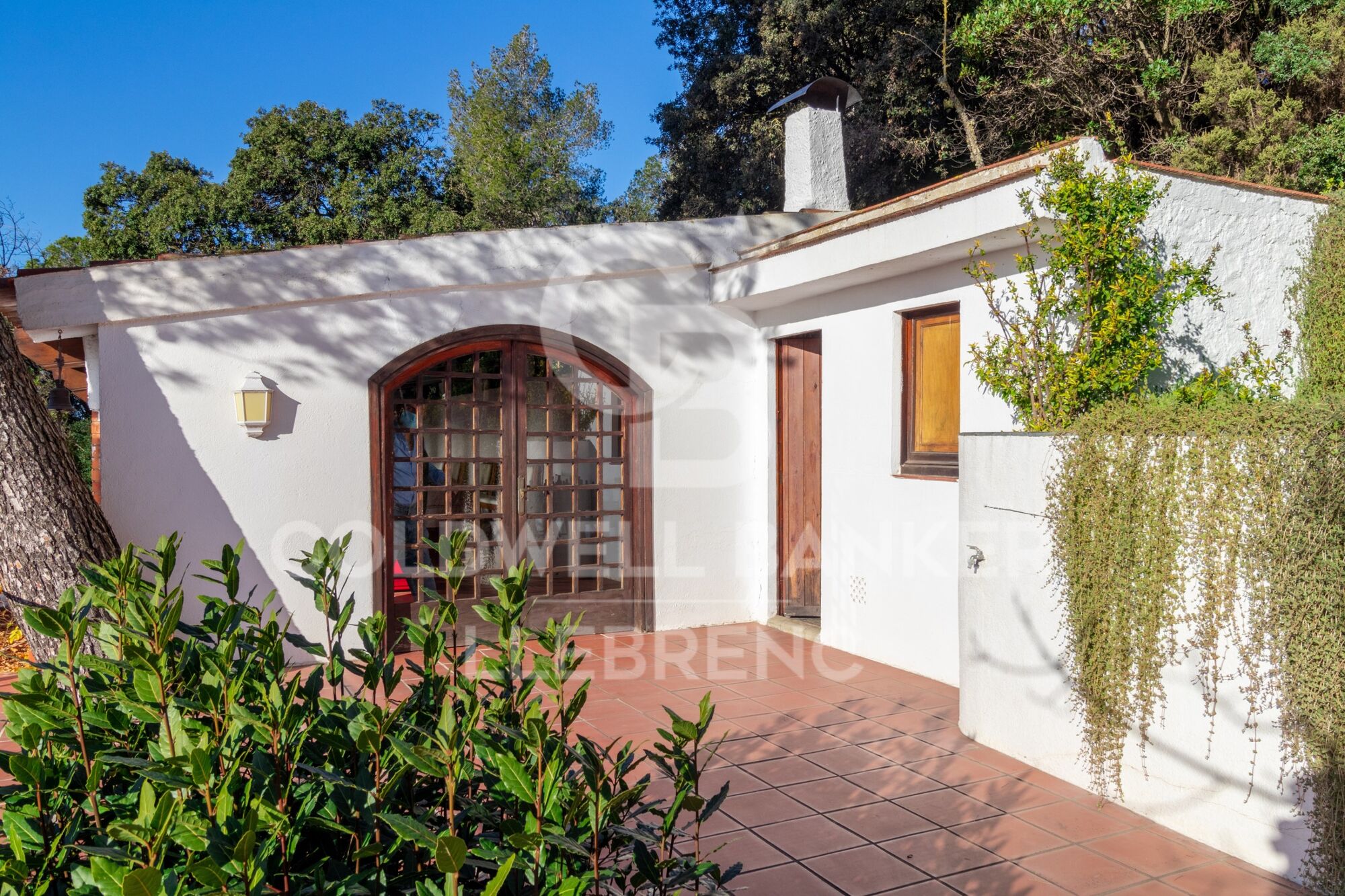 Preciosa casa con un gran terreno en venta en la carretera de Vallvidrera a Molins de Rei